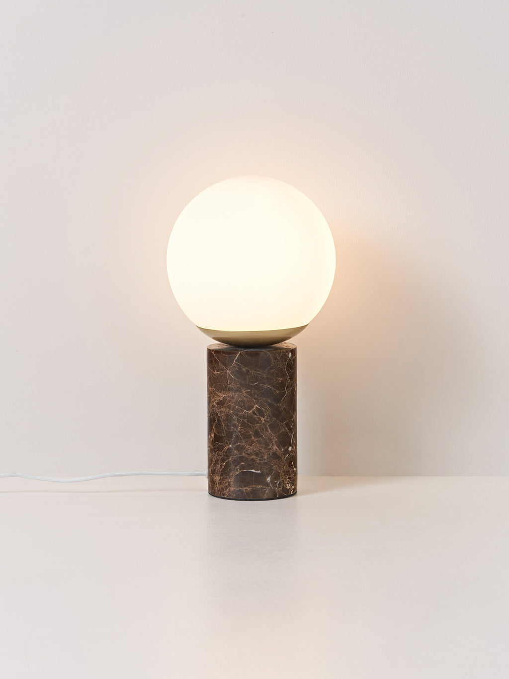 Petite lampe à poser avec pied en marbre Tapio - Blanc, brun, marbré
