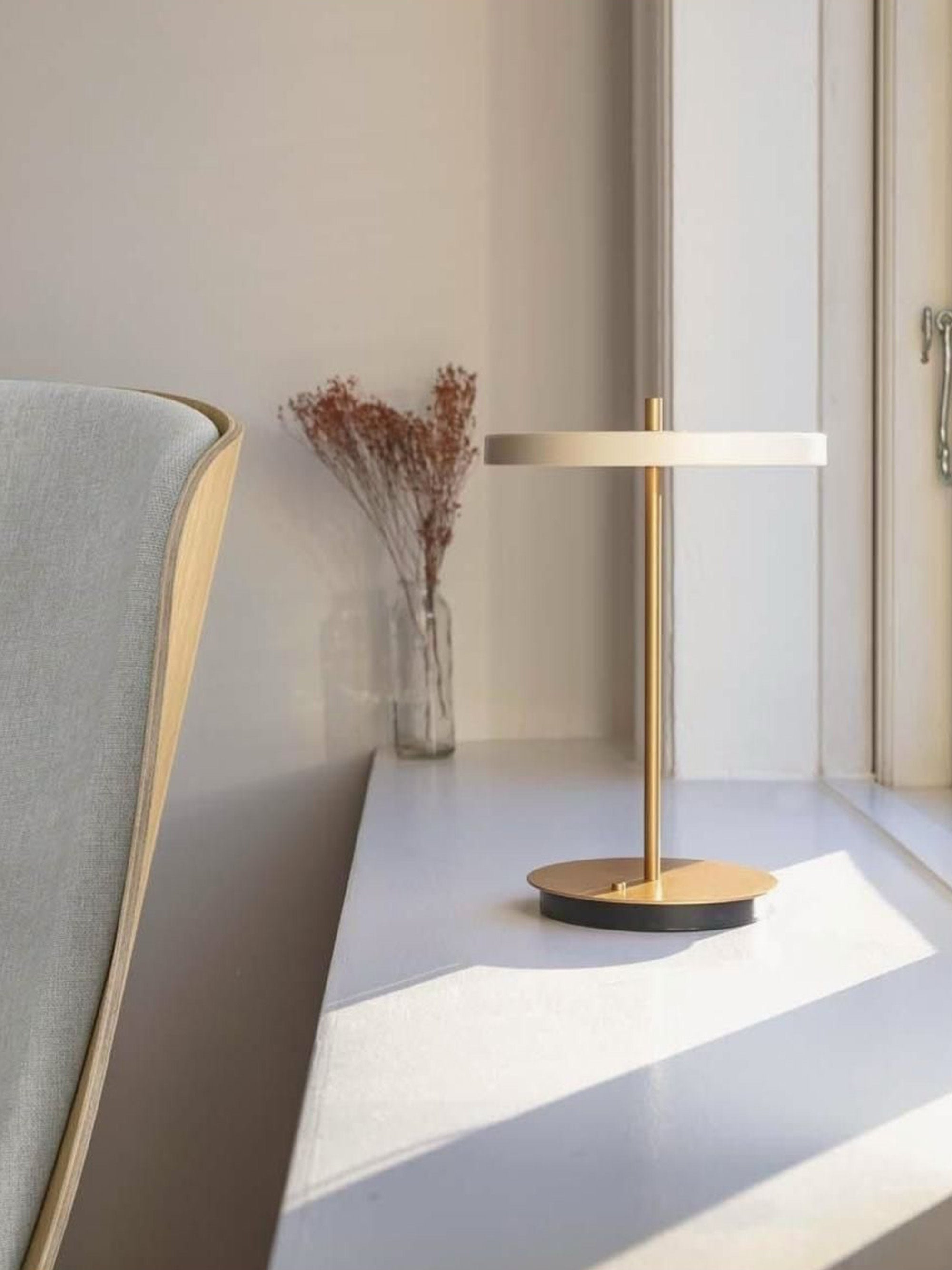 Petite lampe à poser LED mobile Kurt, intensité variable - Beige clair, doré