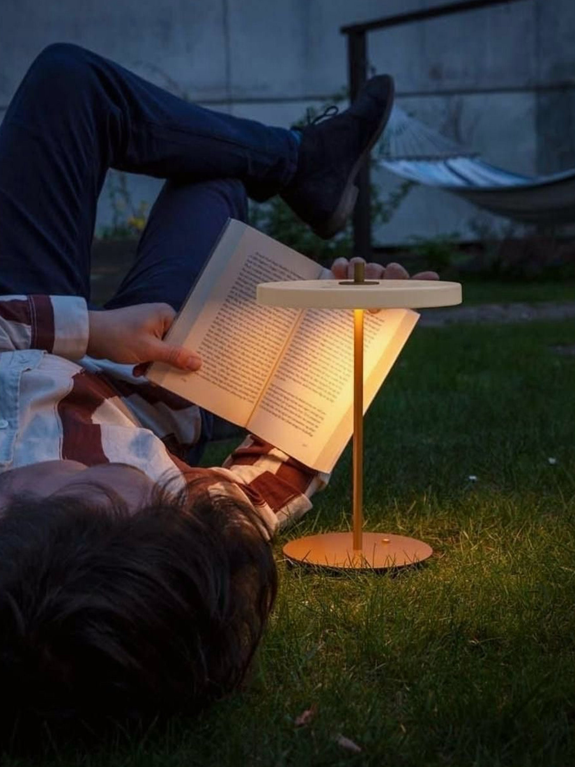 Petite lampe à poser LED mobile Kurt, intensité variable - Beige clair, doré