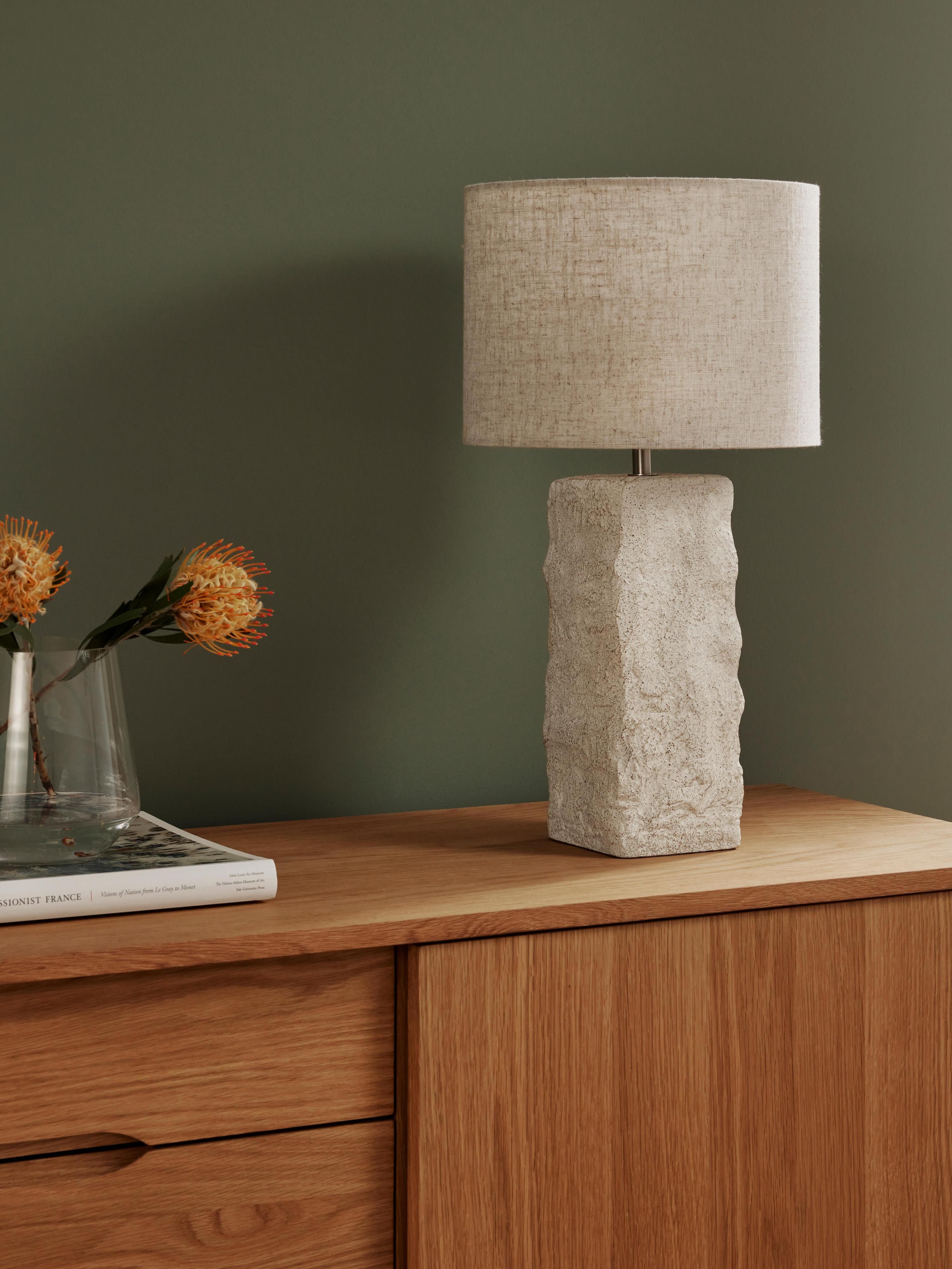 Grande lampe à poser avec pied en béton Dadi - Beige clair