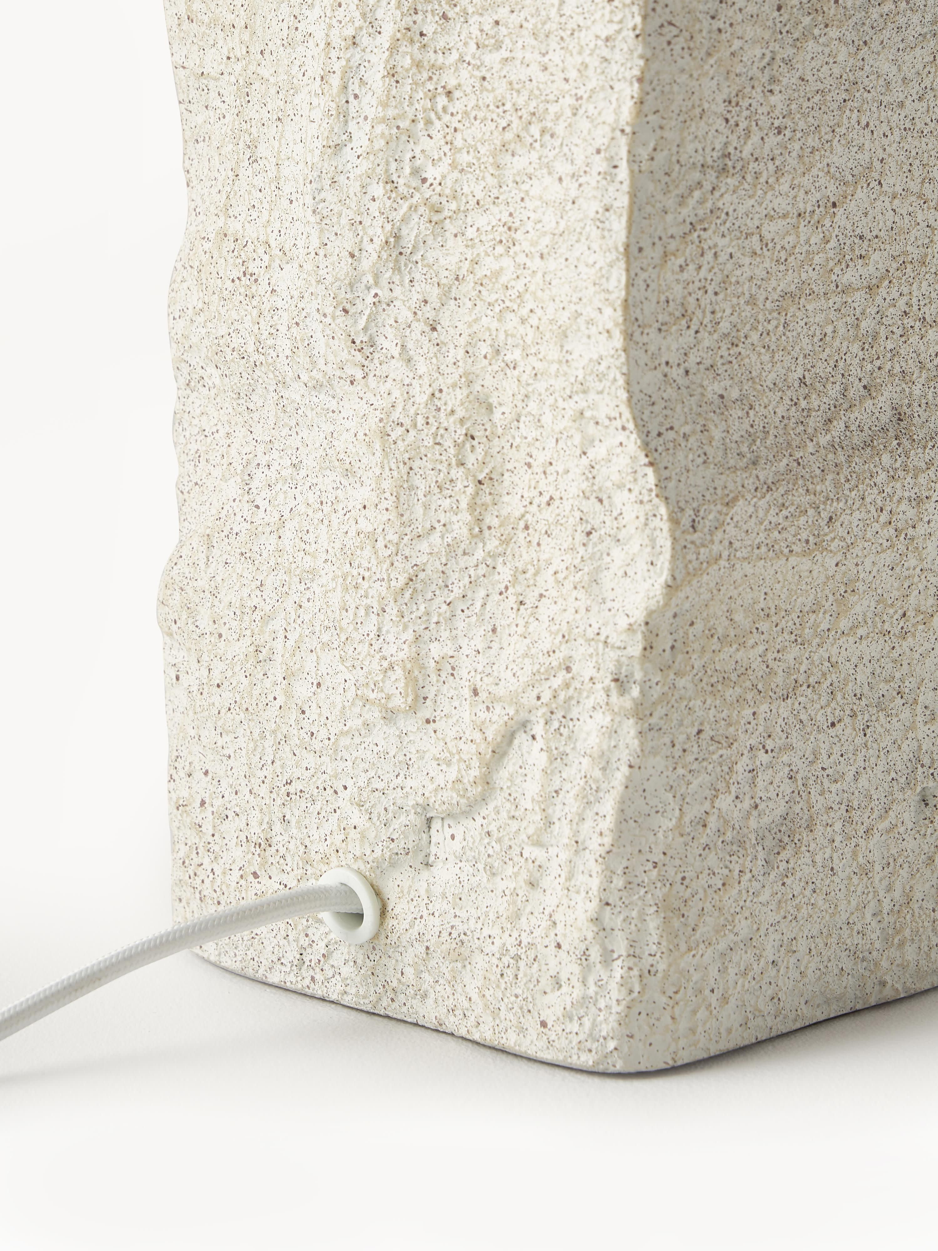 Grande lampe à poser avec pied en béton Dadi - Beige clair