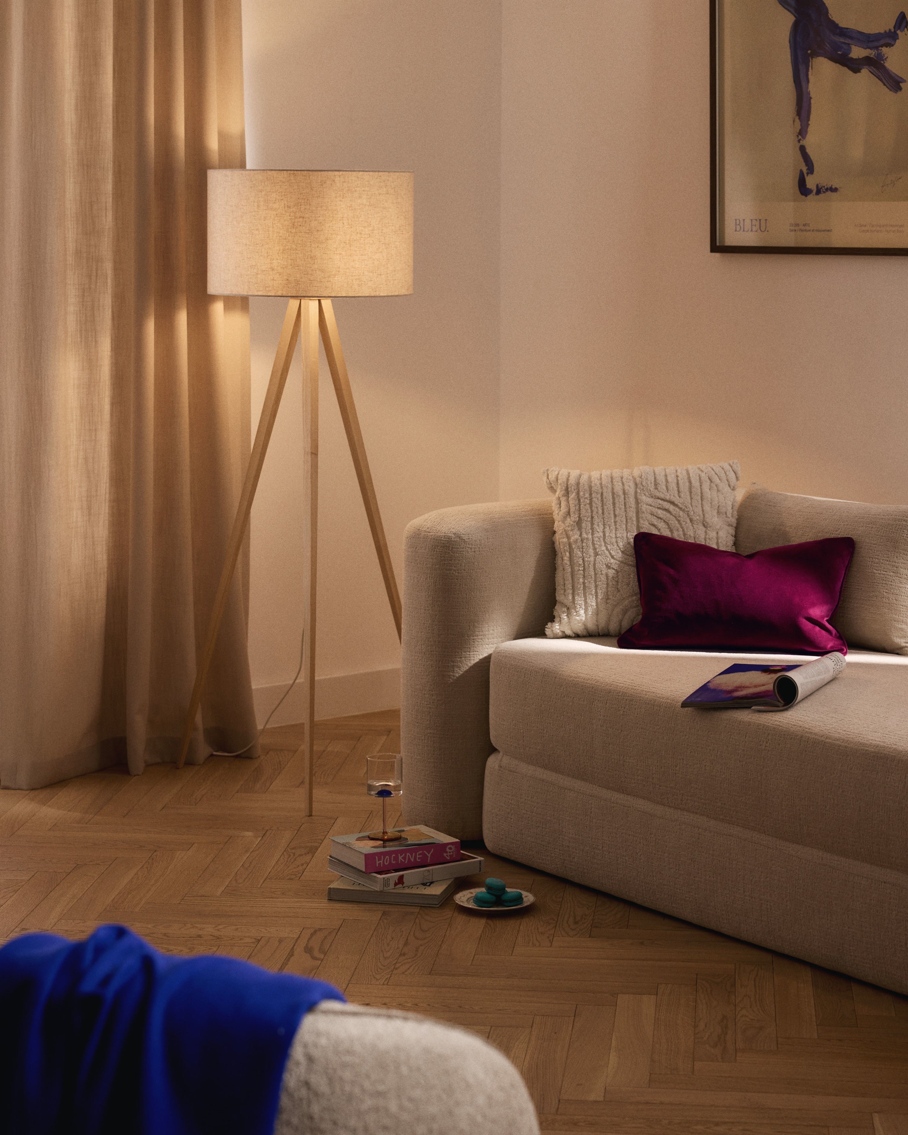 Lampadaire trépied scandi en bois massif Garth - Beige clair, brun clair