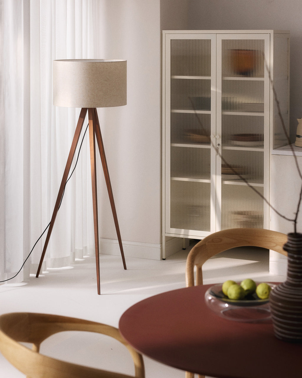 Lampadaire trépied scandi en bois massif Garth - Beige, brun foncé