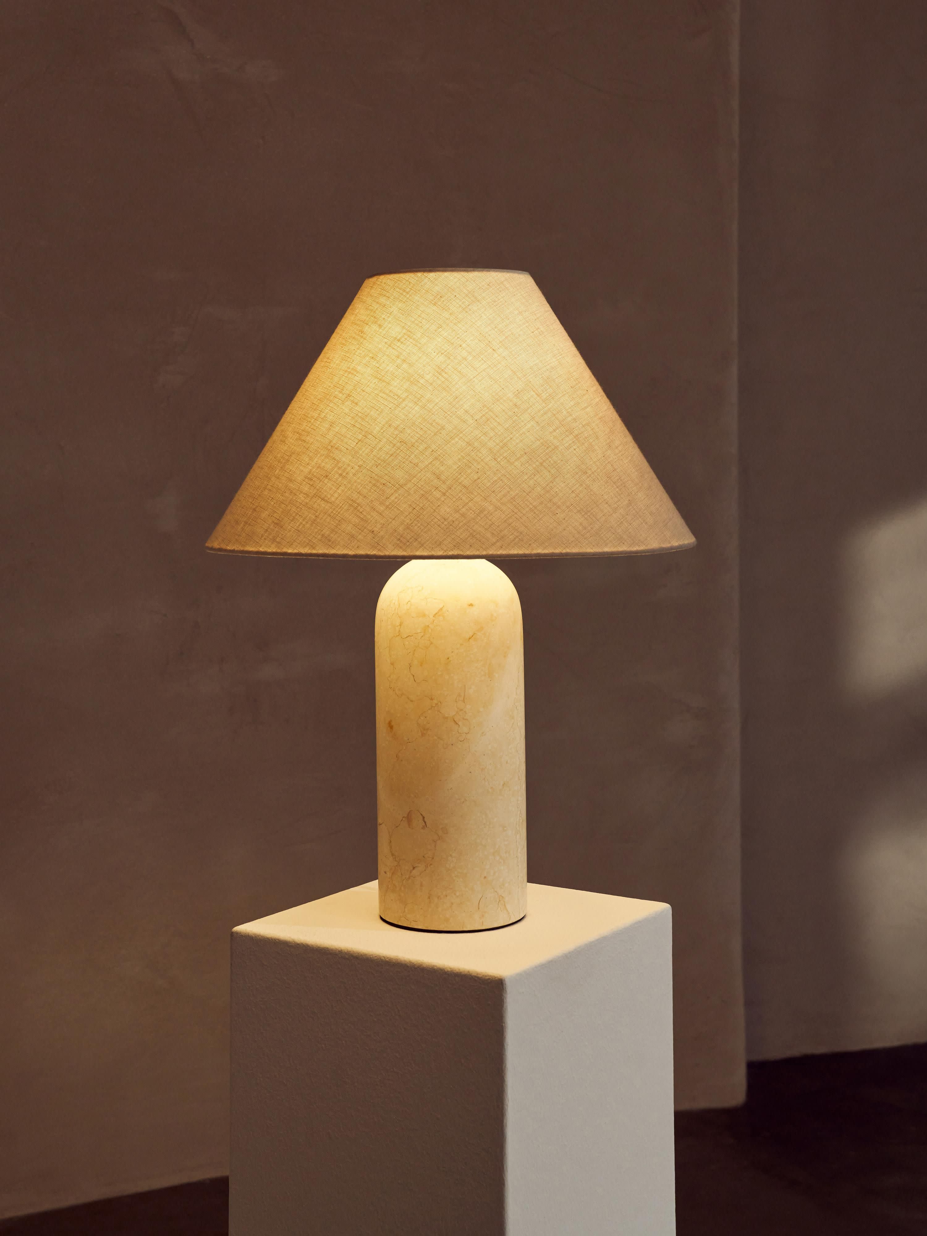 Grande lampe à poser avec socle en marbre Baldvin - Beige, marbré