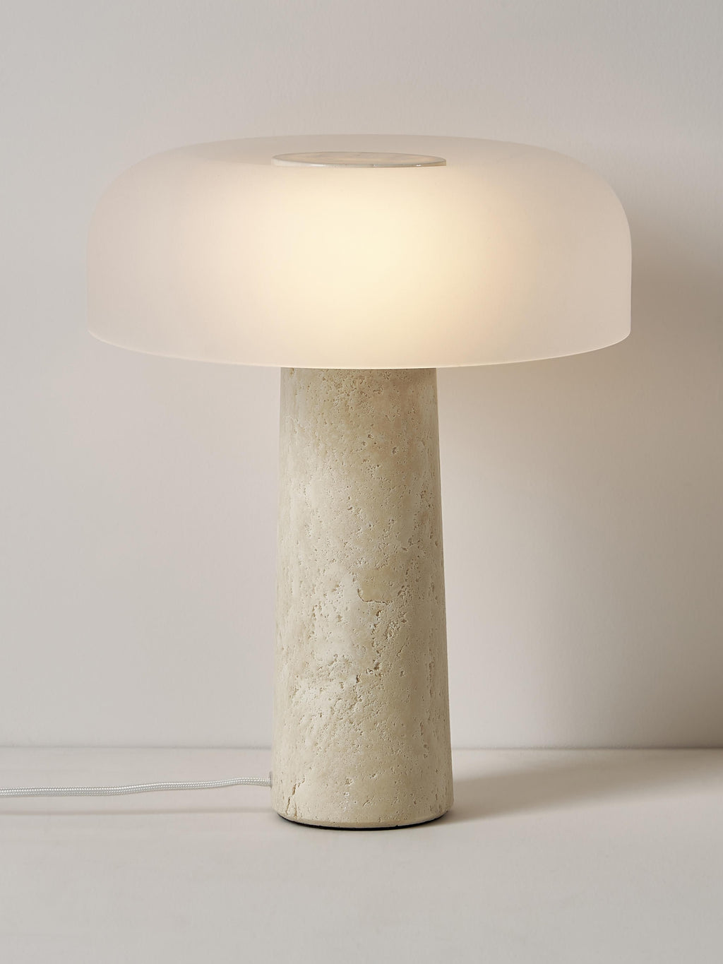 Lampe à poser avec pied en travertin Quinn - Blanc, beige, travertin