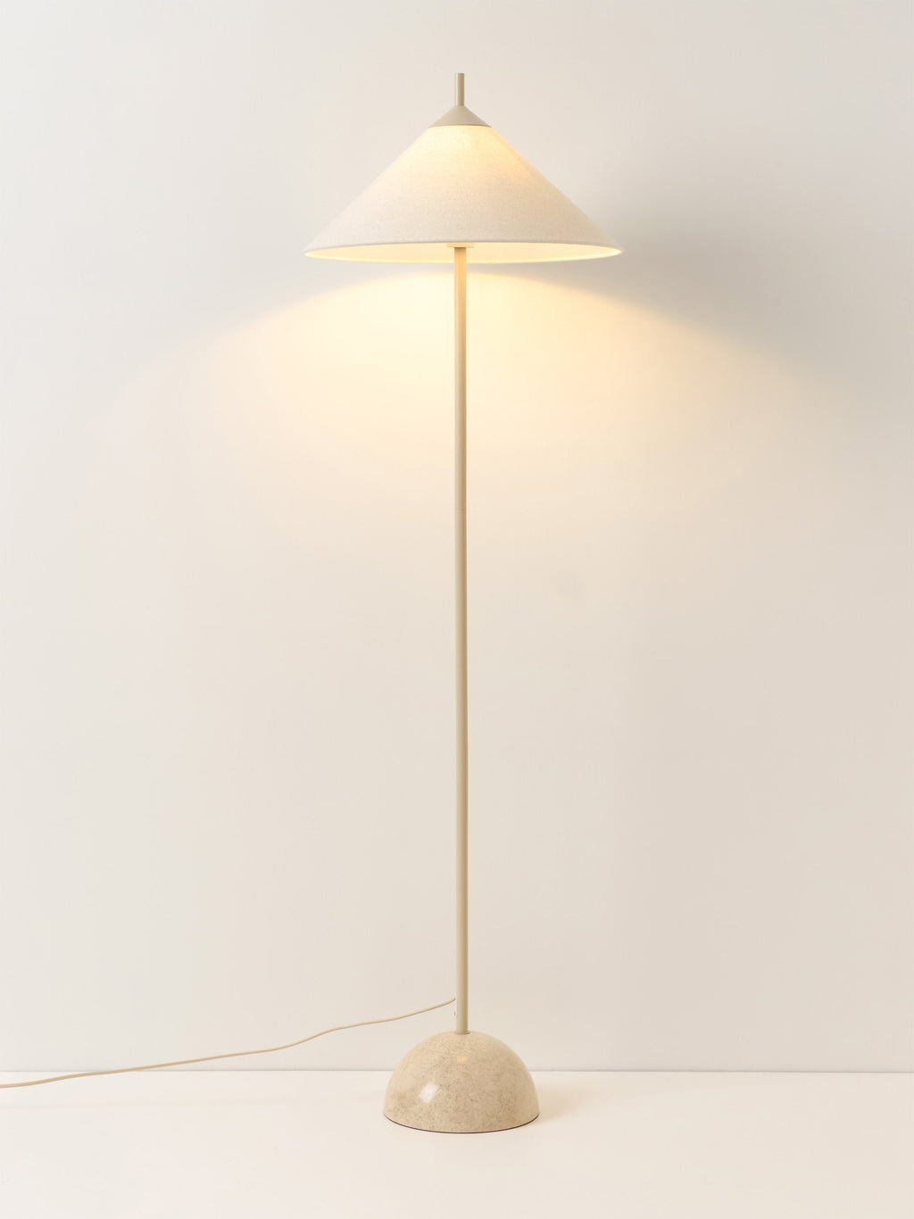 Lampadaire avec socle en marbre Archer - Beige
