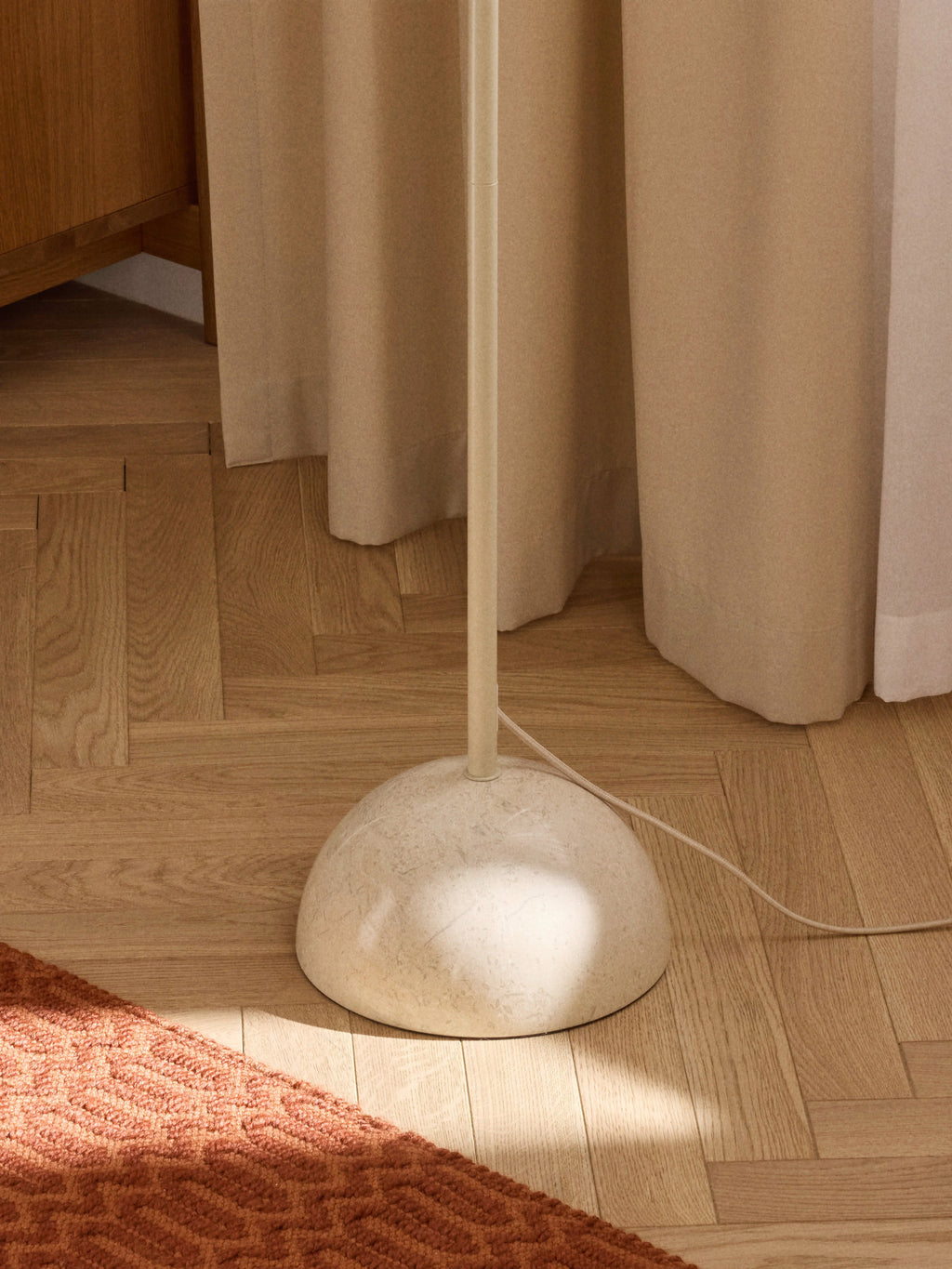 Lampadaire avec socle en marbre Archer - Beige