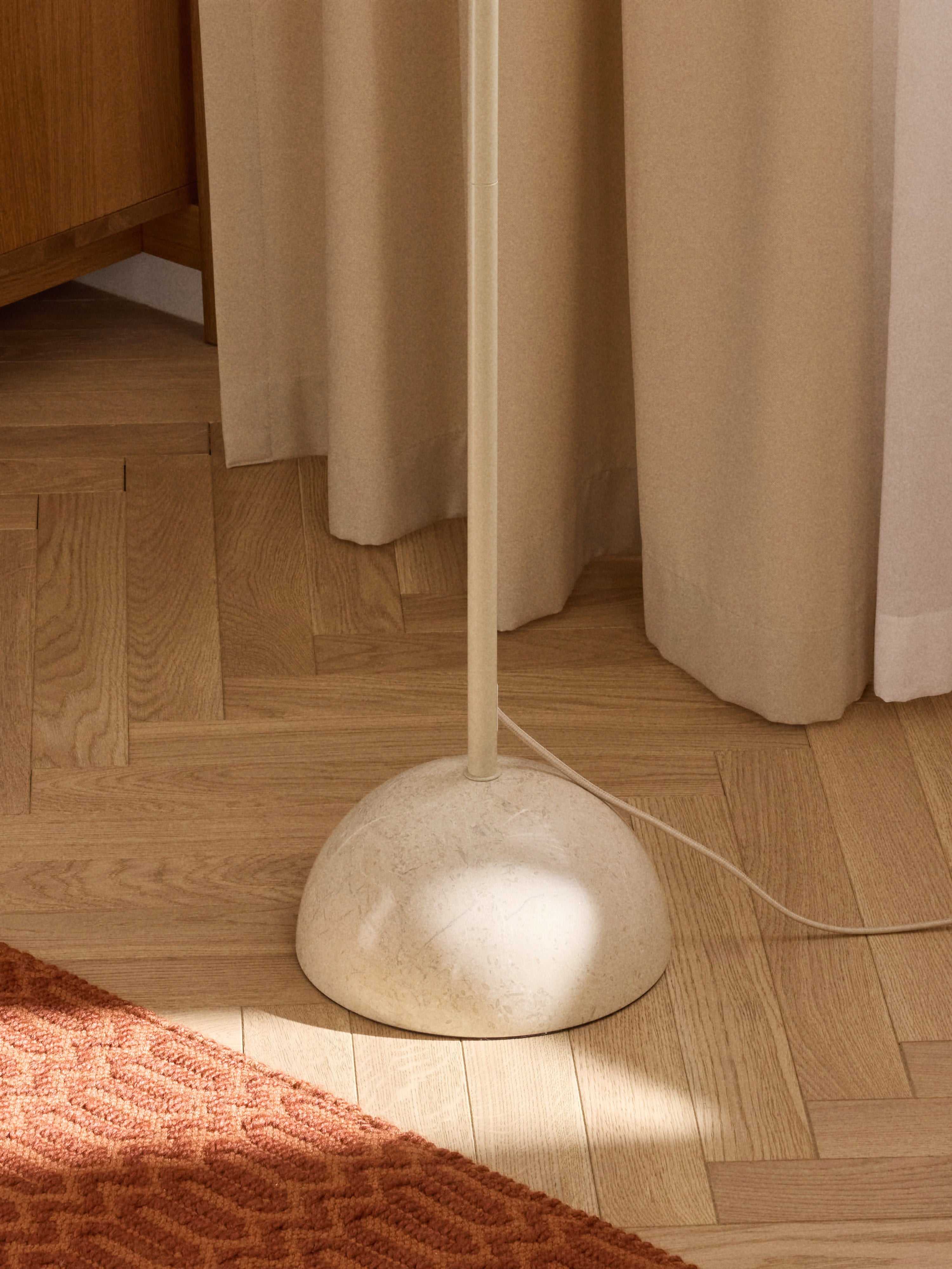 Lampadaire avec socle en marbre Archer - Beige