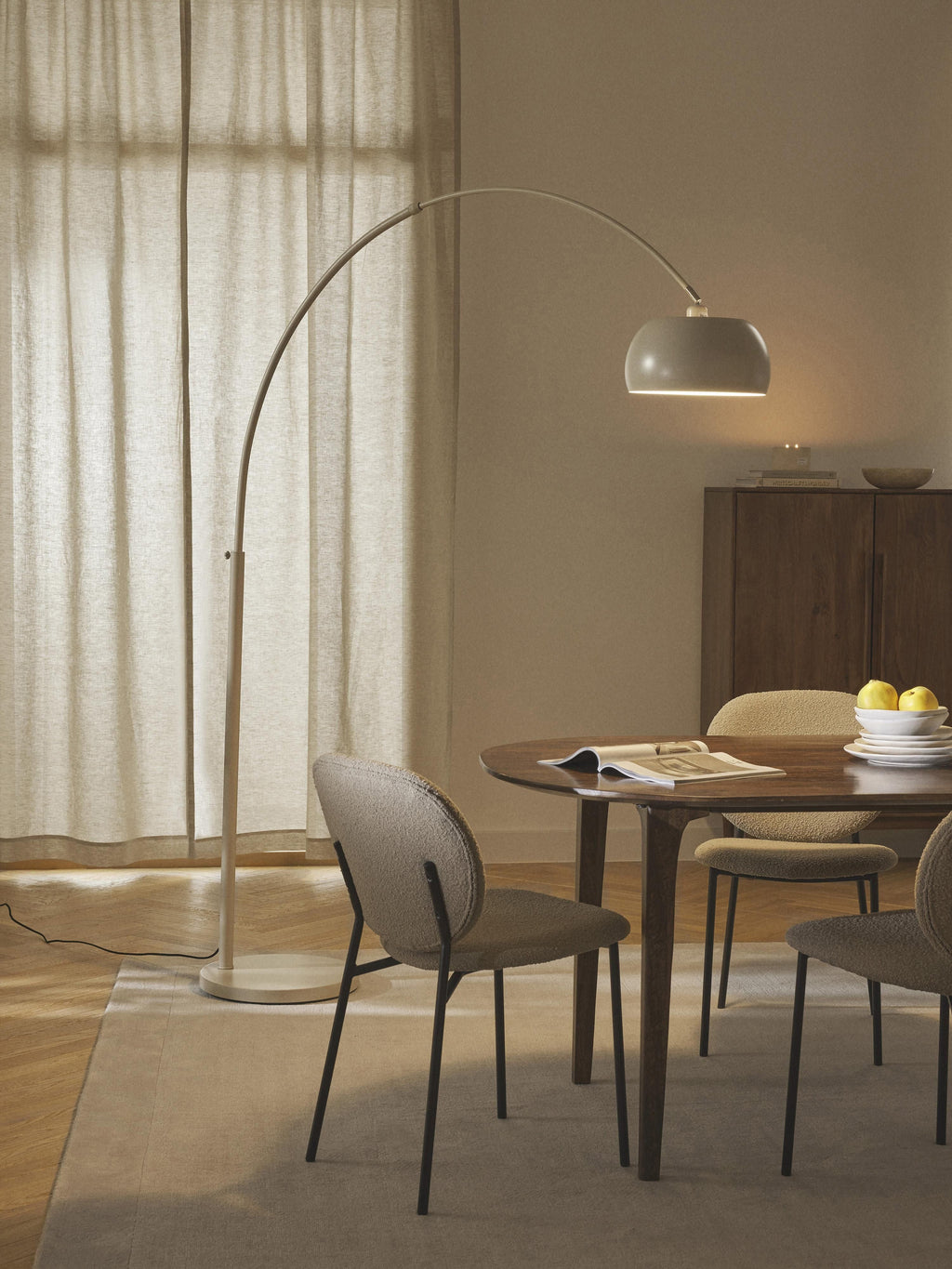 Grand lampadaire arc Dak - Beige