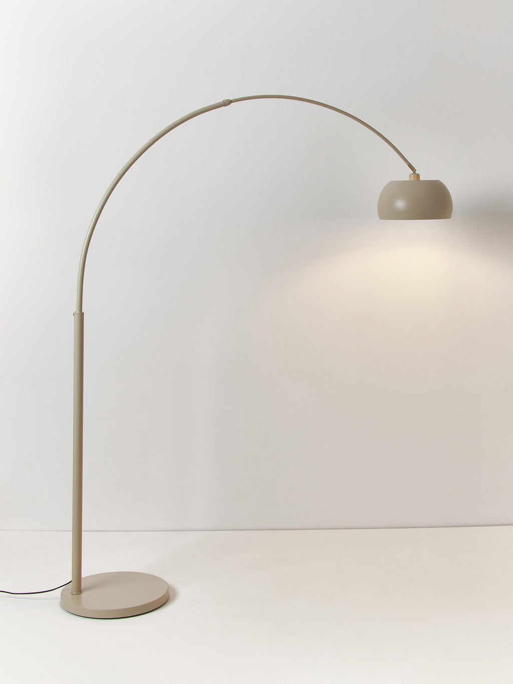 Grand lampadaire arc Dak - Beige