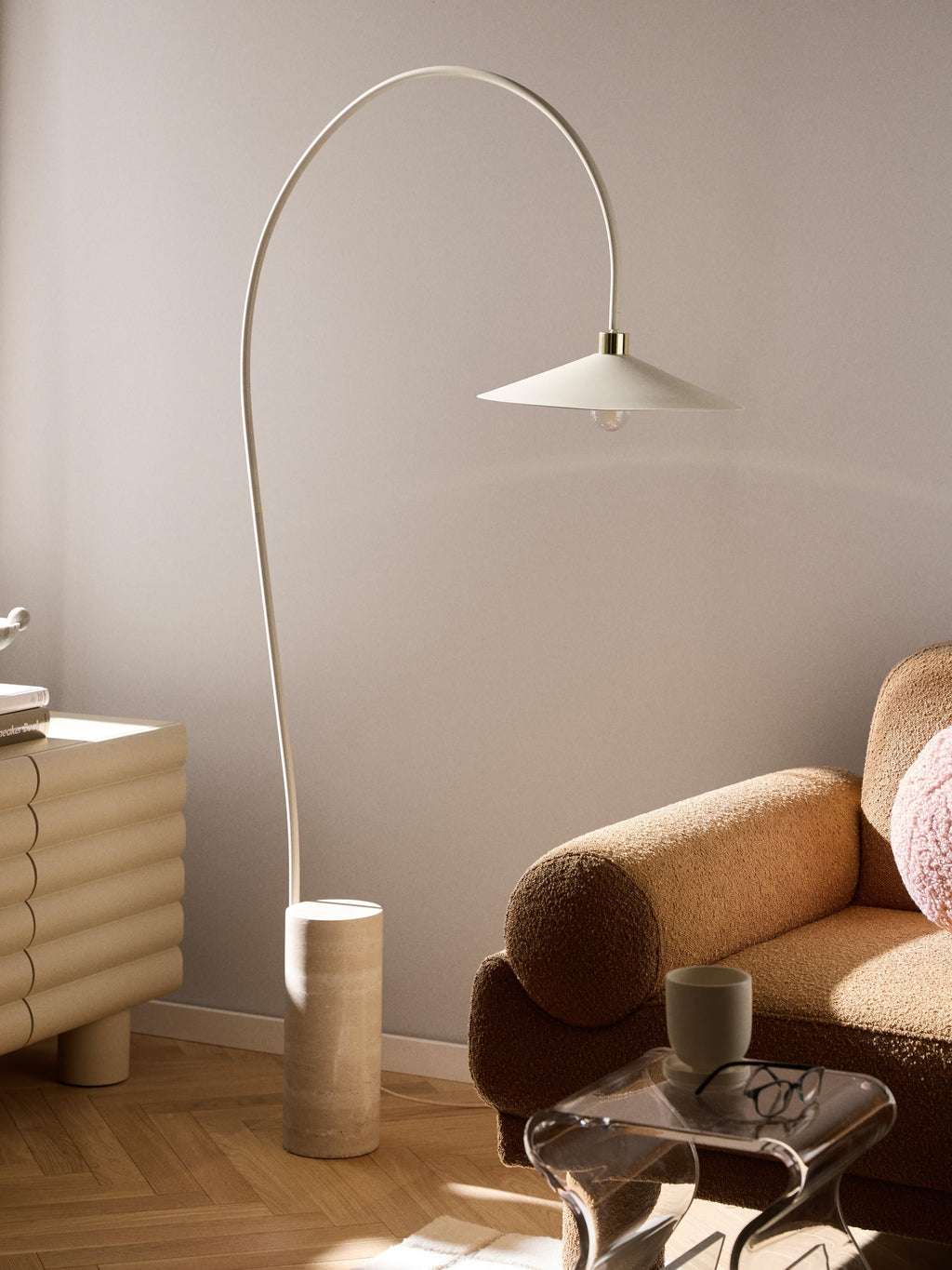 Lampadaire arc avec pied en travertin Birk - Beige, travertin