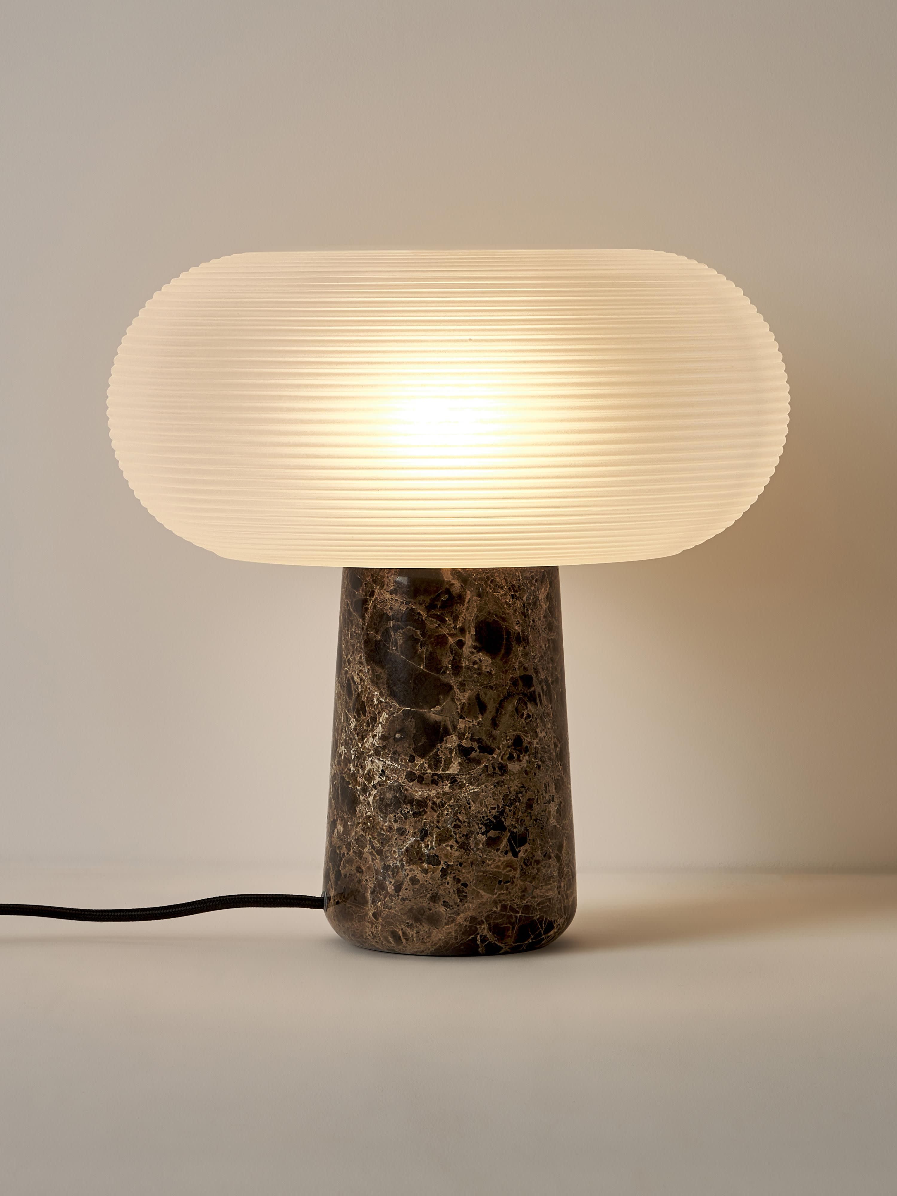 Lampe à poser avec pied en marbre Ashby - Blanc, brun foncé, marbré