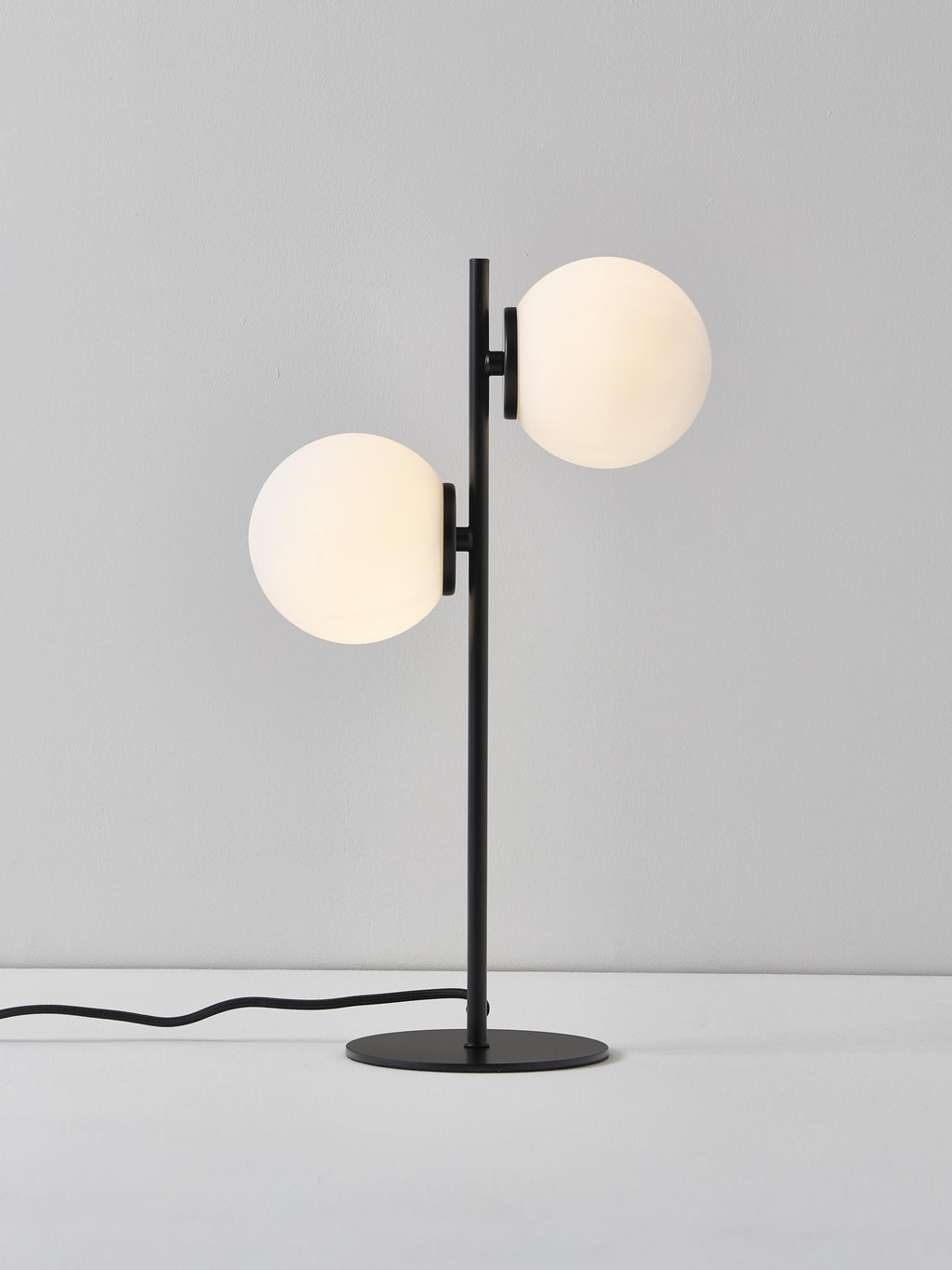 Lampe à poser en verre opalescent Niilo - Blanc, noir