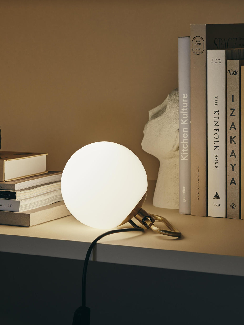 Lampe à poser soufflée bouche nh1217 - Blanc cassé, doré