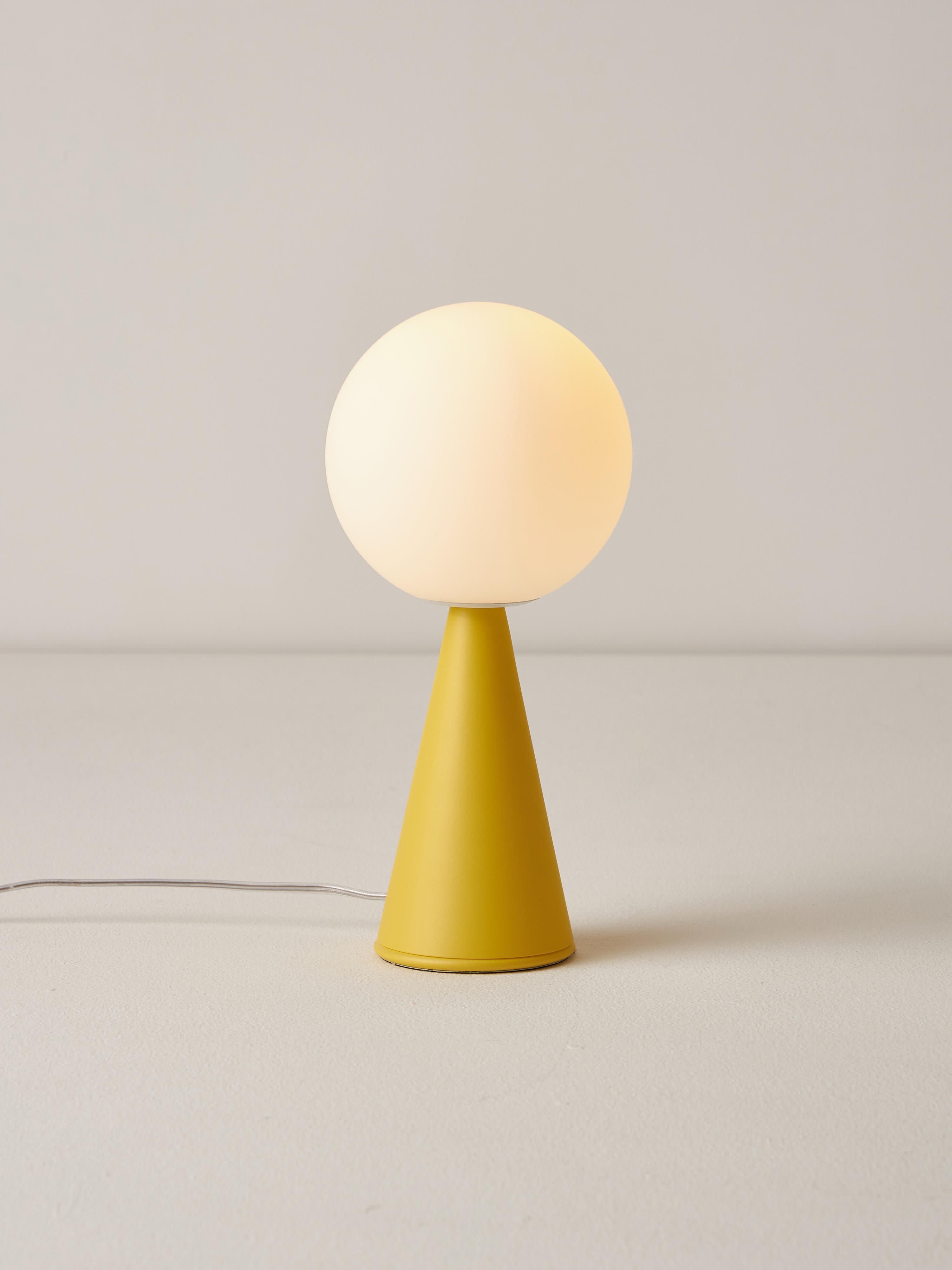 Petite lampe à poser artisanale Cyric - Blanc, jaune citron