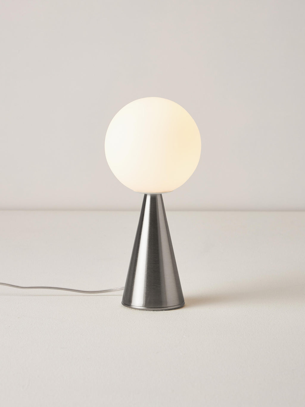 Petite lampe à poser artisanale Cyric - Blanc, argenté