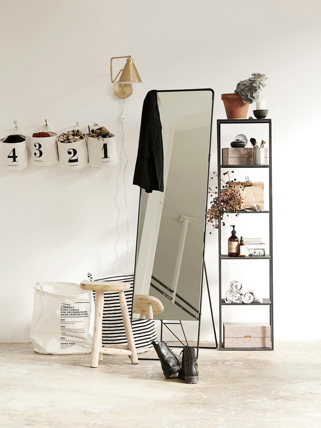 Applique murale avec prise secteur Devan - Doré