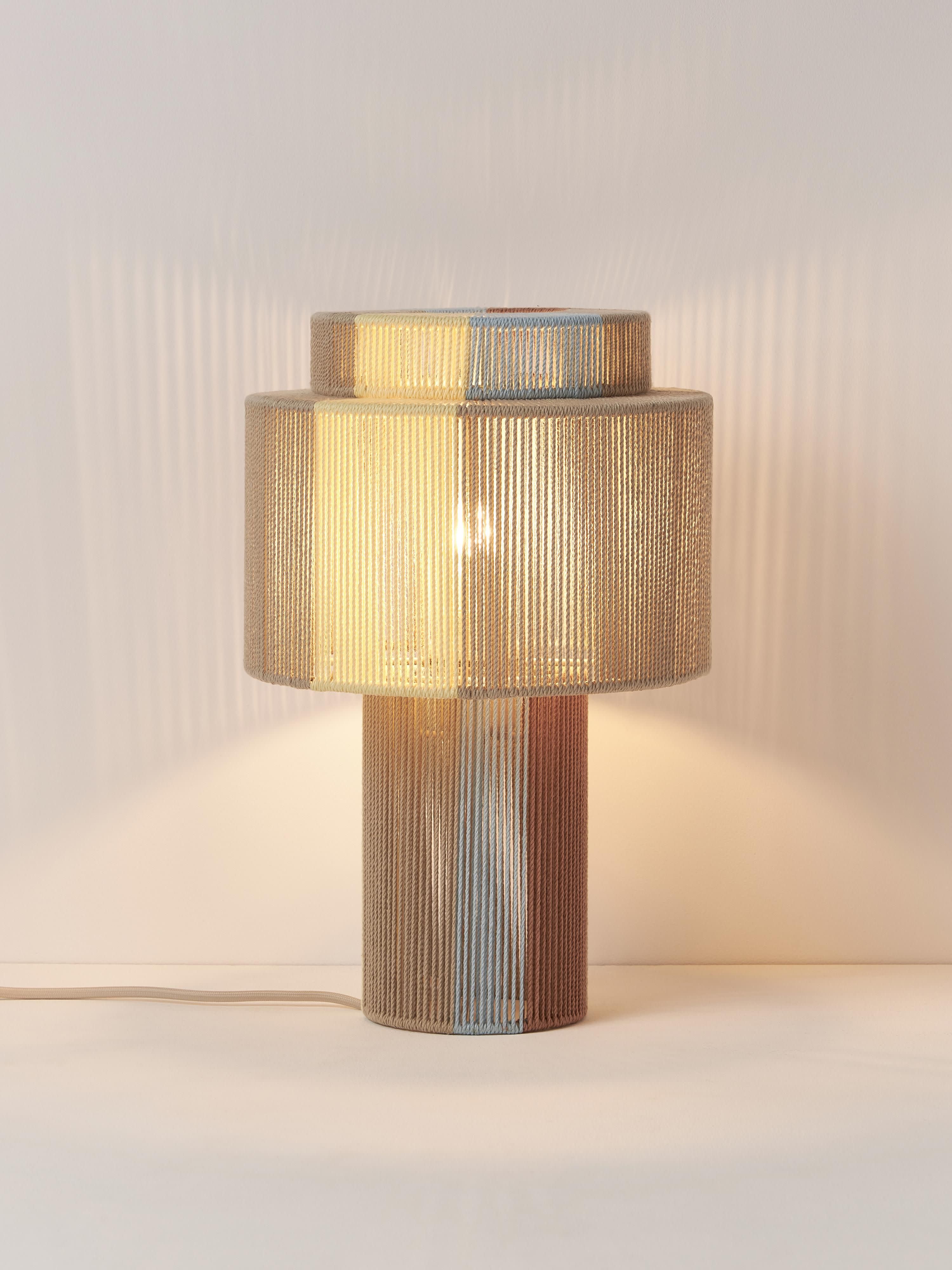 Lampe à poser en fils de lin Matias - Multicolore