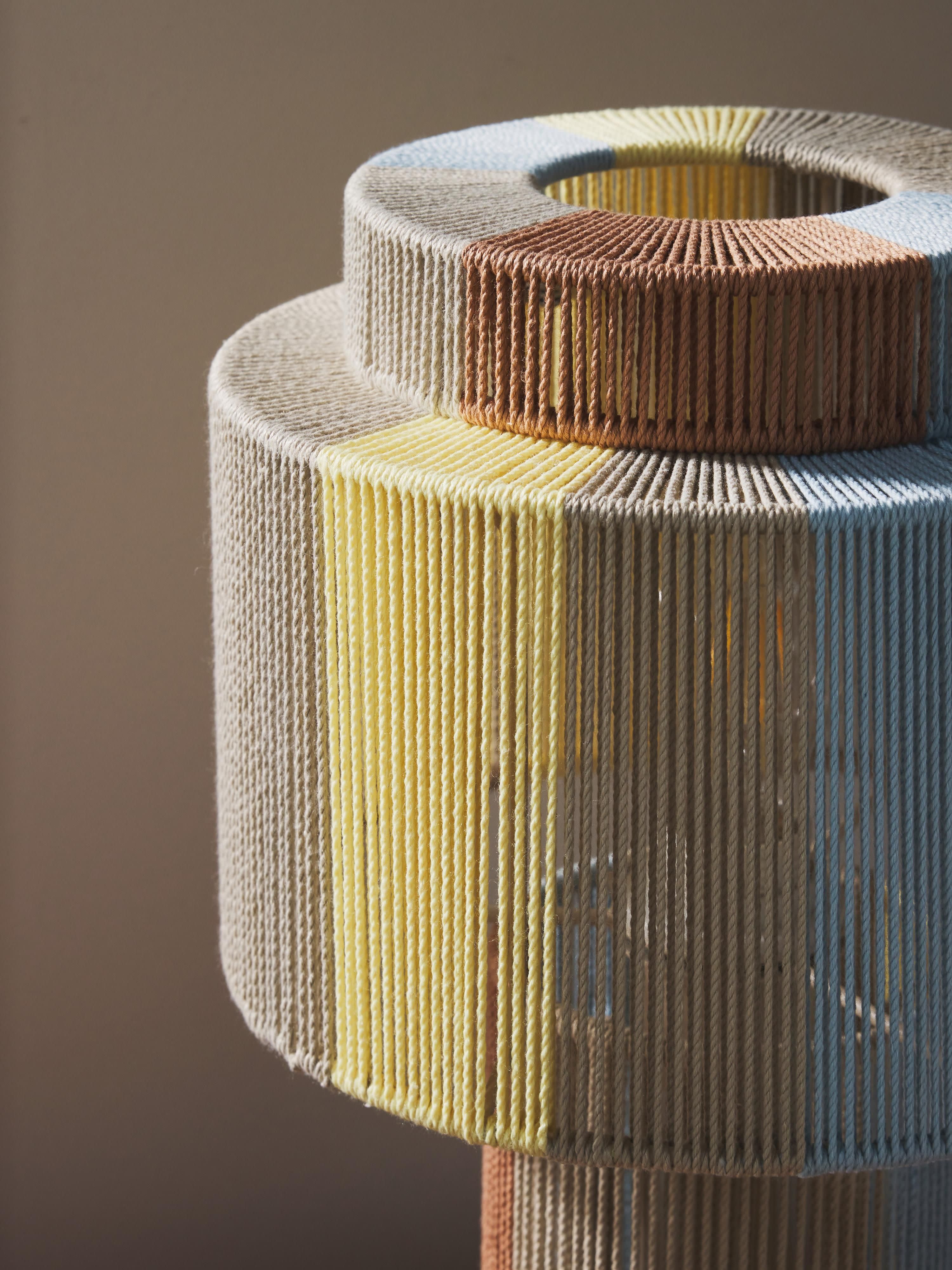 Lampe à poser en fils de lin Matias - Multicolore