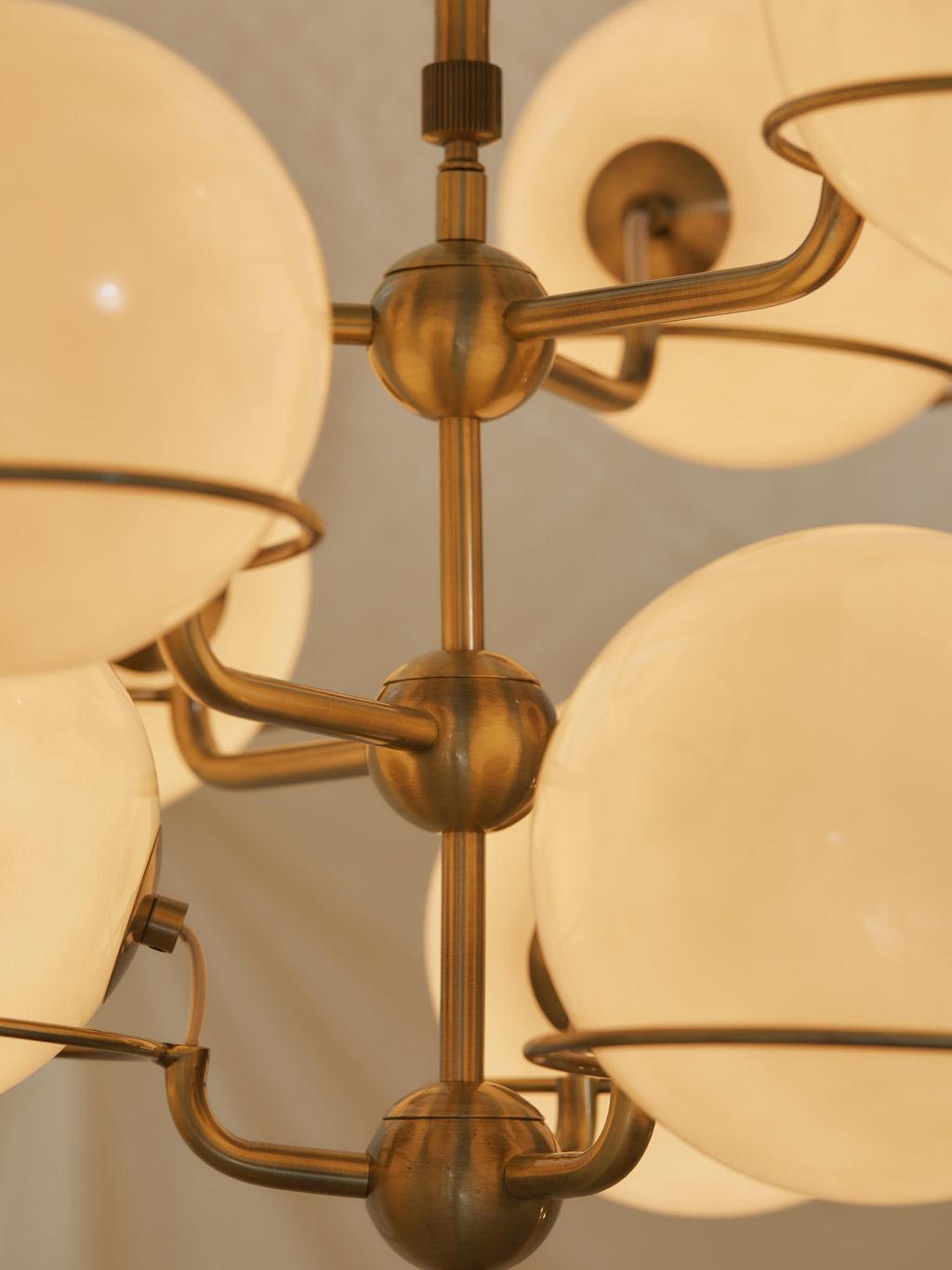 Grande suspension en verre Stigand - Blanc crème, doré