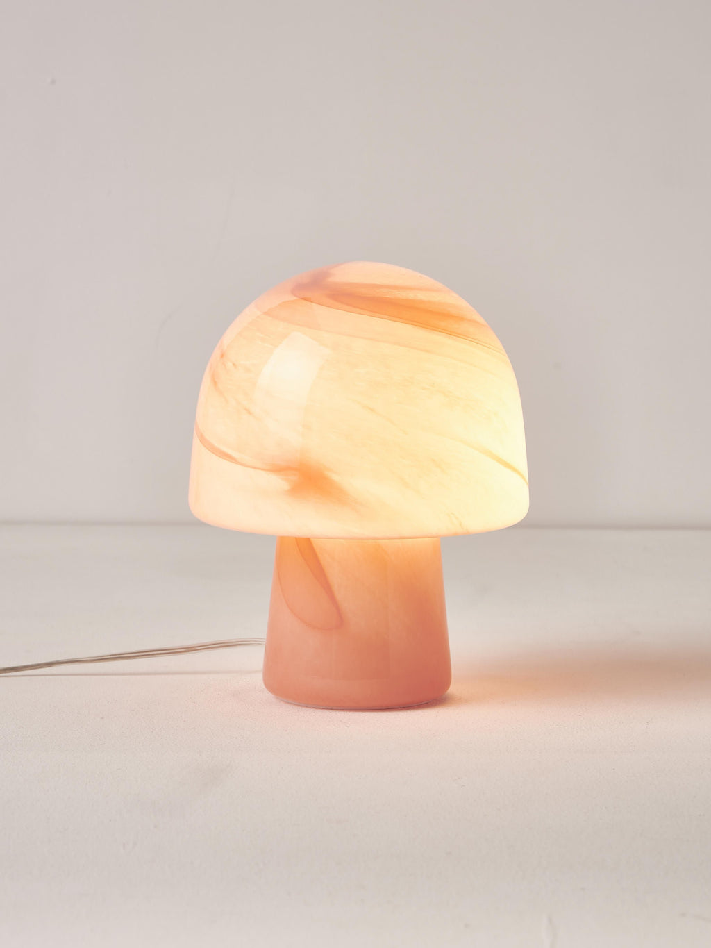 Petite lampe à poser look marbre Ean - Rouge corail look marbre