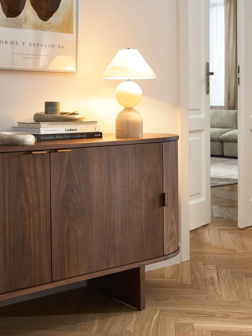 Lampe à poser ajustable en verre Volund - Beige, haute brillance