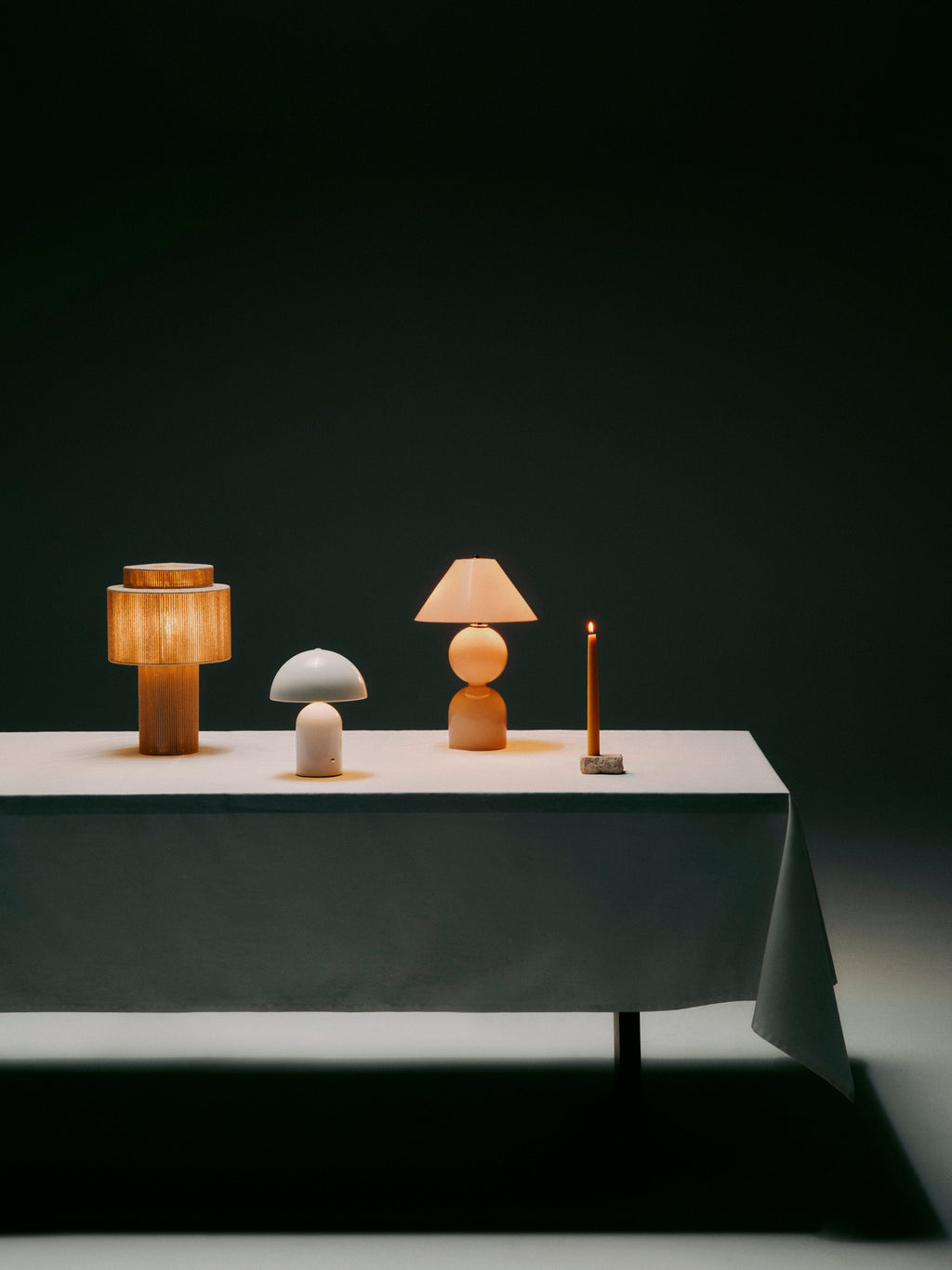 Lampe à poser ajustable en verre Volund - Beige, haute brillance