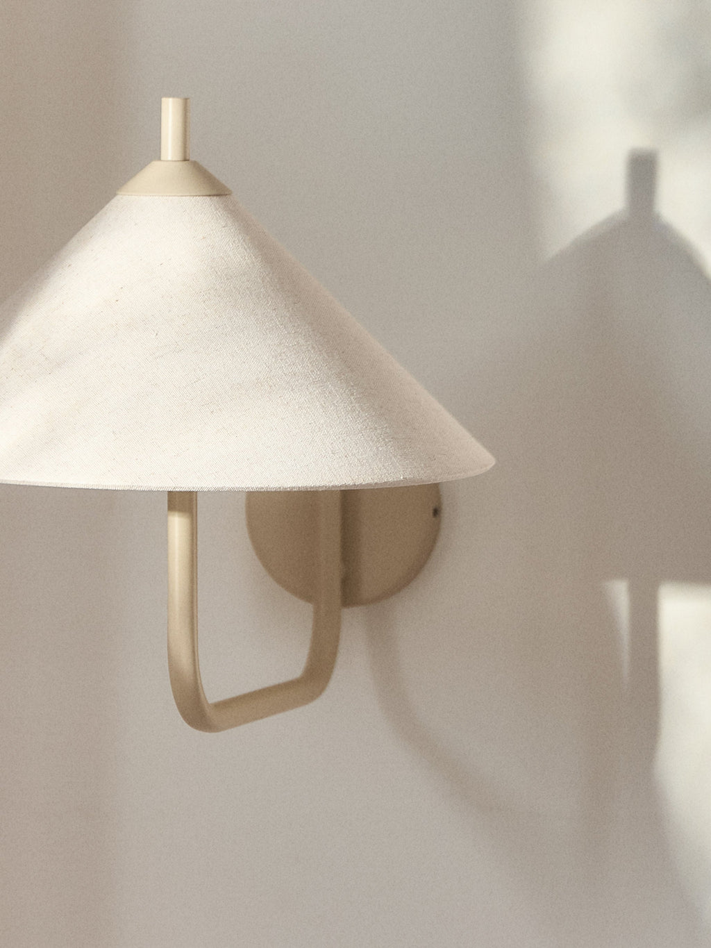 Grande applique murale Archer - Blanc cassé, beige