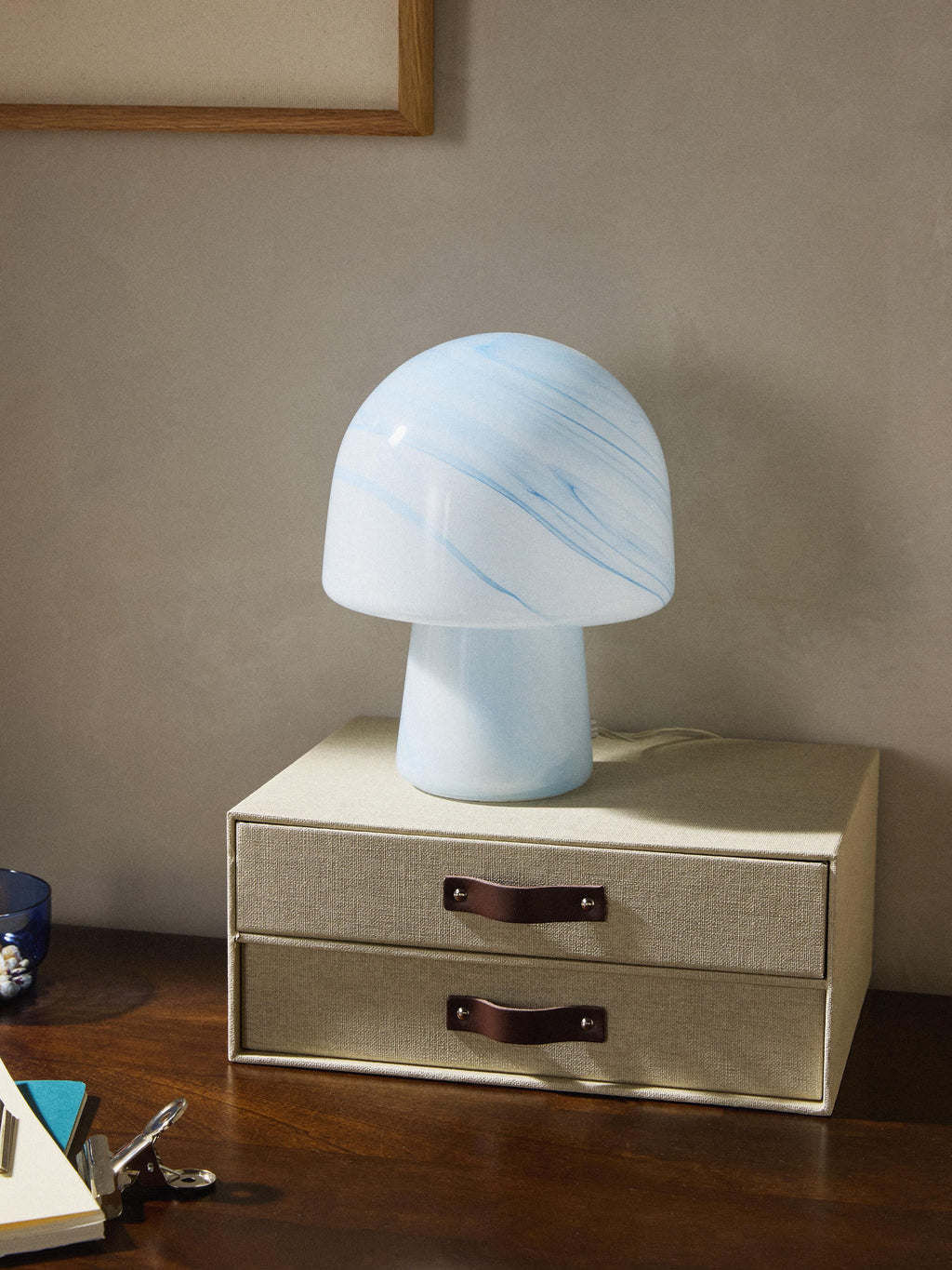Petite lampe à poser aspect marbre Ean - Bleu ciel look marbre