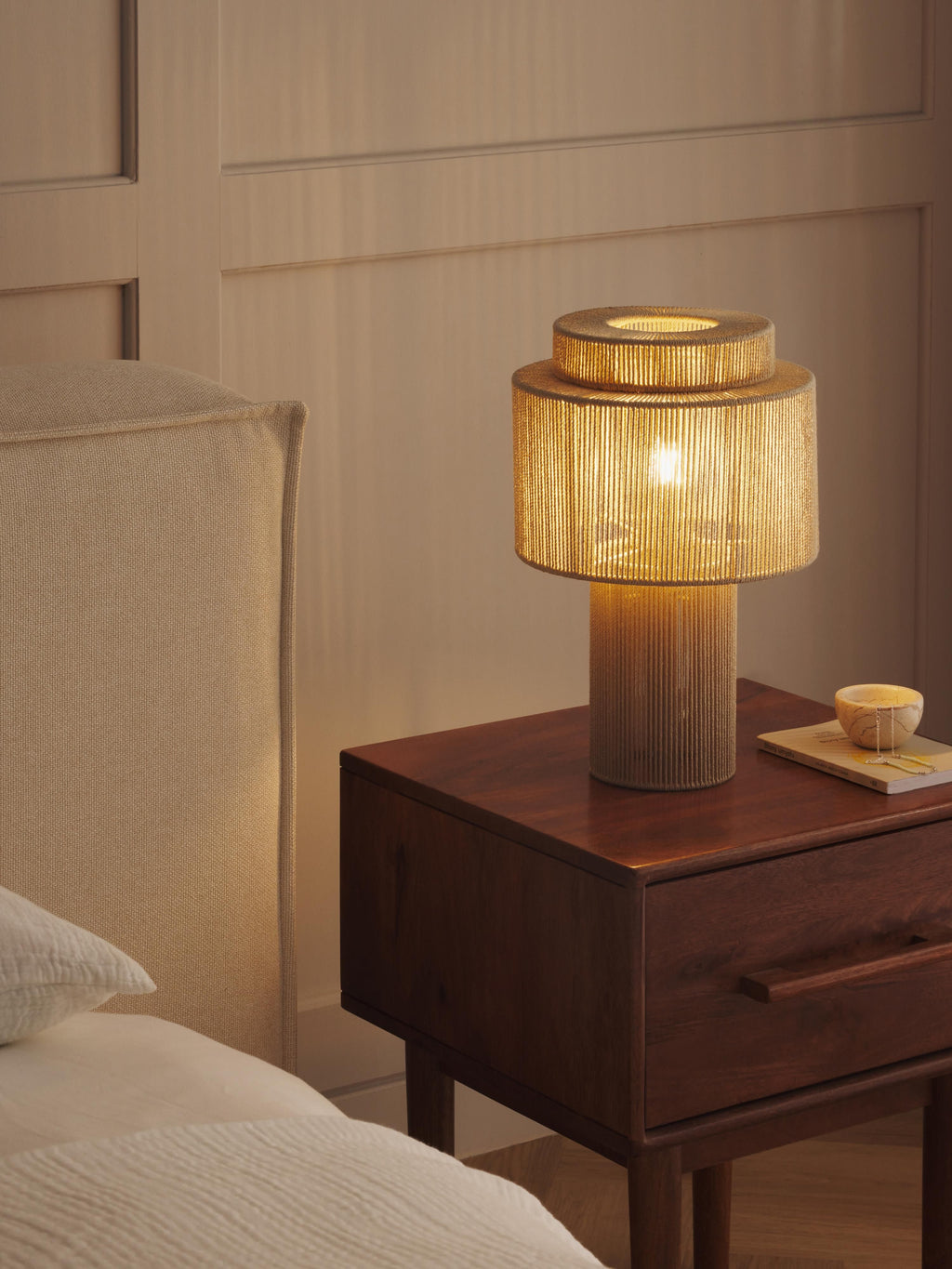 Lampe à poser en fils de lin Matias - Beige