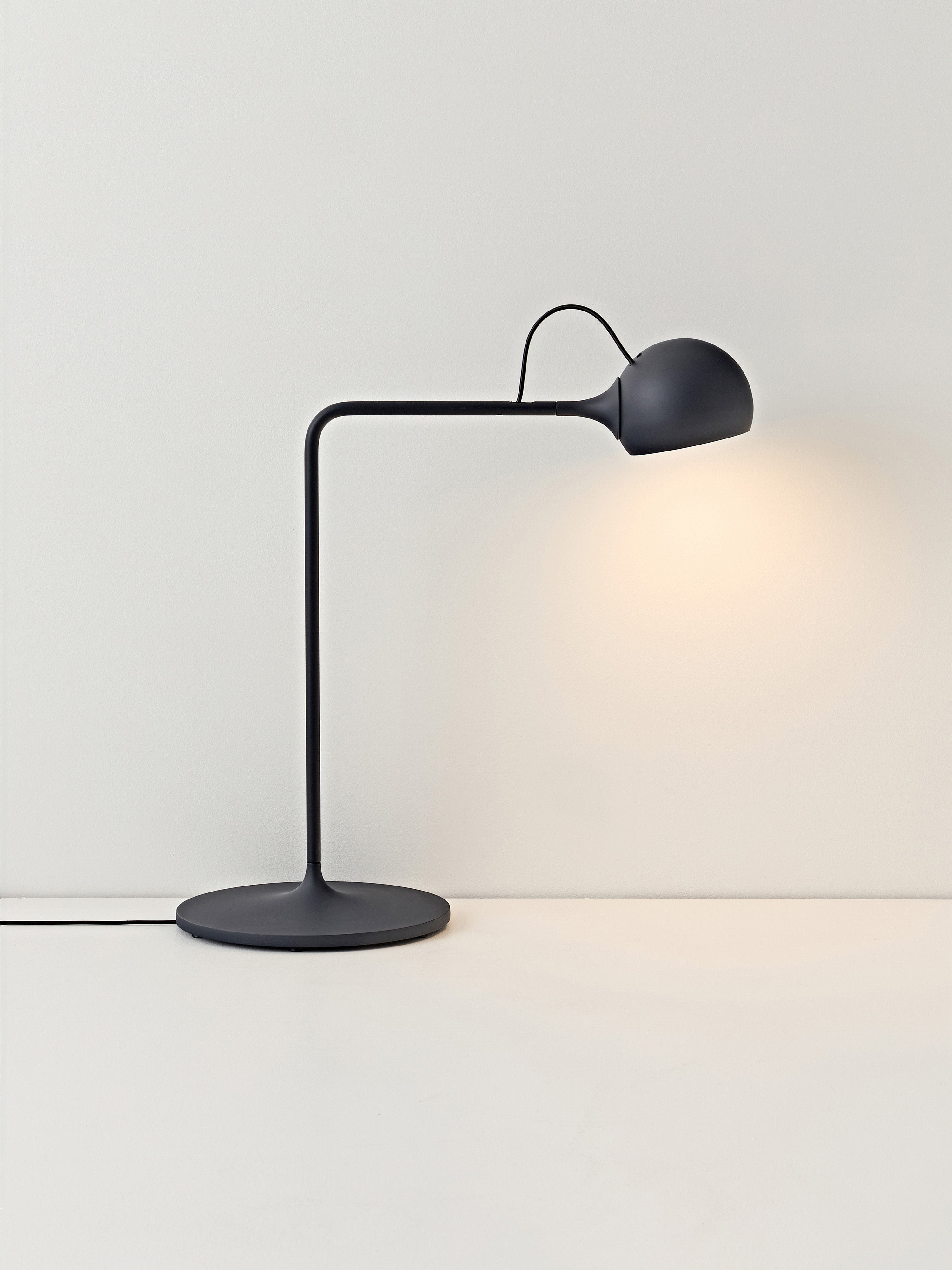 Lampe de bureau LED orientable Herman, intensité ajustable - Bleu foncé