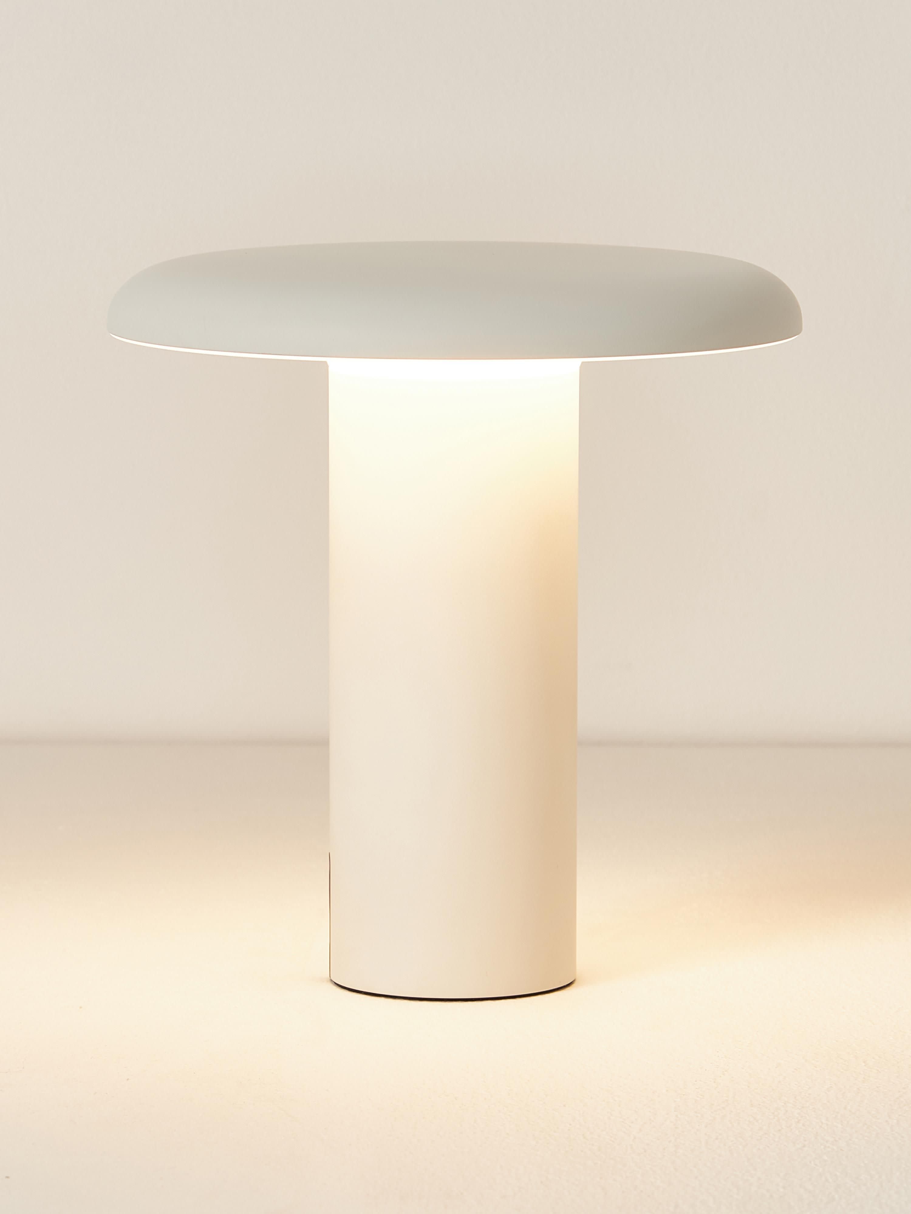 Petite lampe à poser LED mobile Jagger, intensité ajustable - Blanc