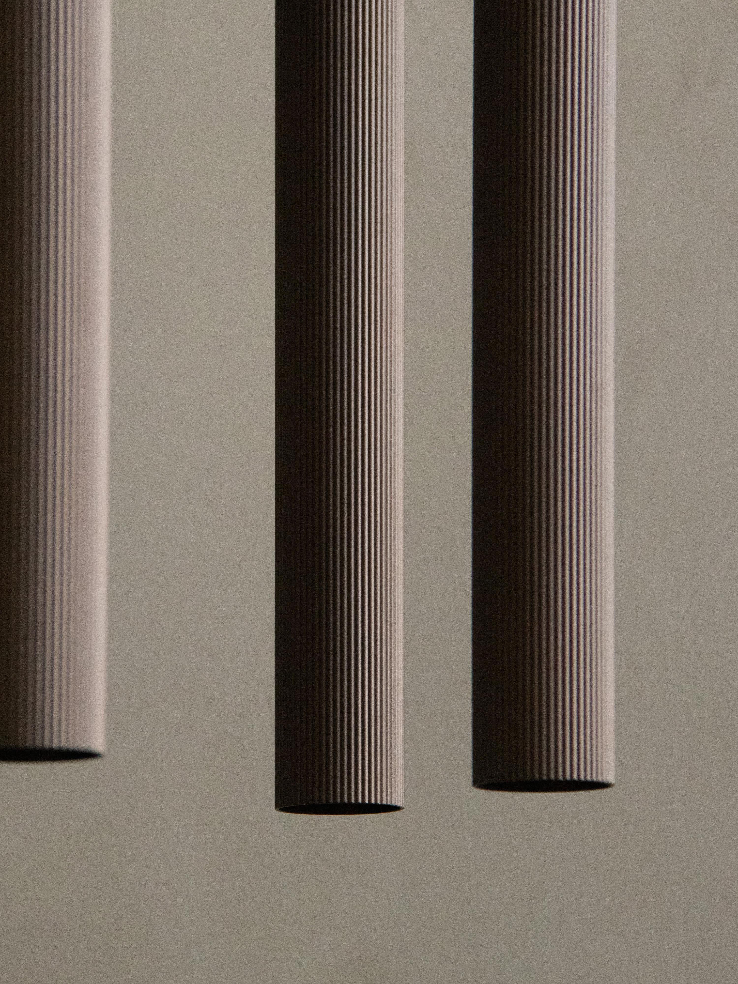 Petite suspension avec surface striée Mikal, haut. 48 cm - Brun foncé