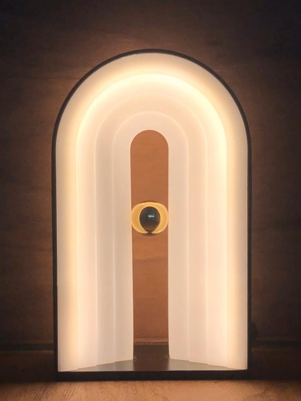 Lampe à poser LED avec disque tamiseur Winslow, intensité ajustable - Noir, blanc, doré