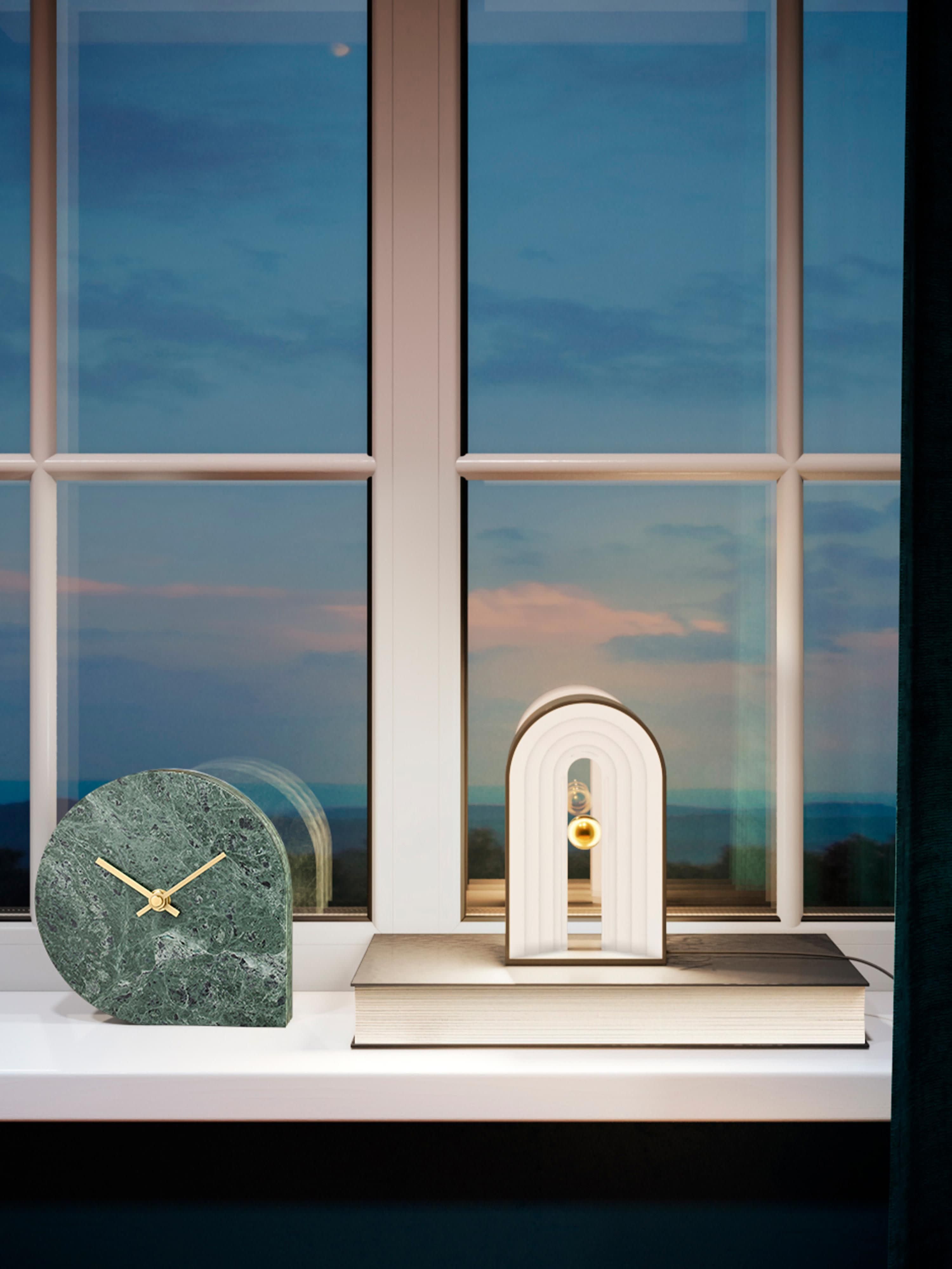 Lampe à poser LED avec disque tamiseur Winslow, intensité ajustable - Noir, blanc, doré
