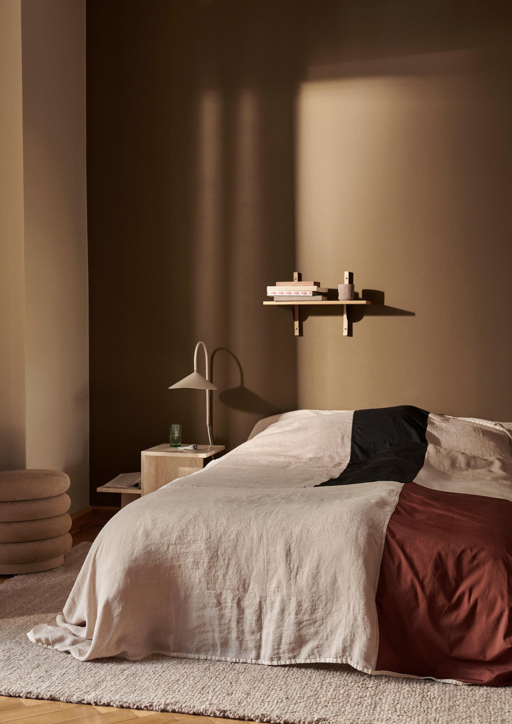 Grande applique murale avec prise secteur Ewan, orientable - Beige clair