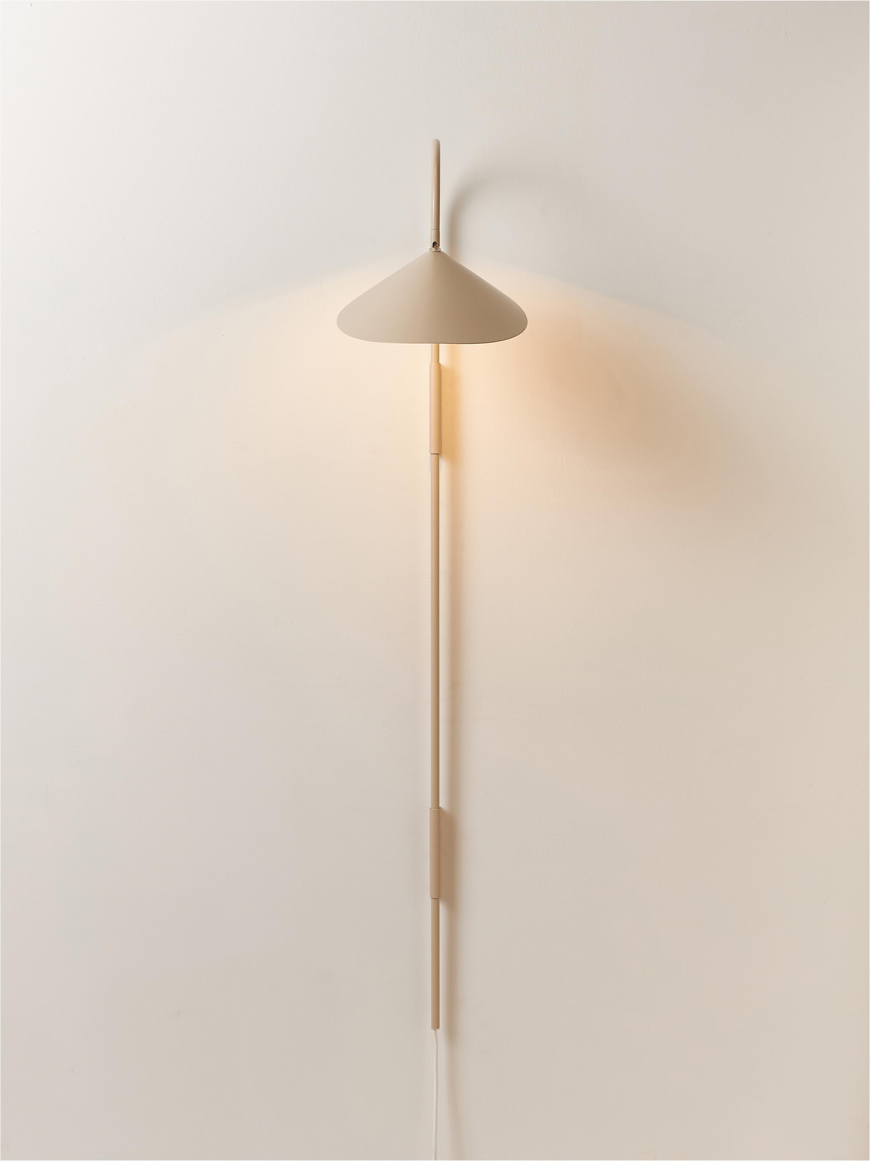 Grande applique murale avec prise secteur Ewan, orientable - Beige clair