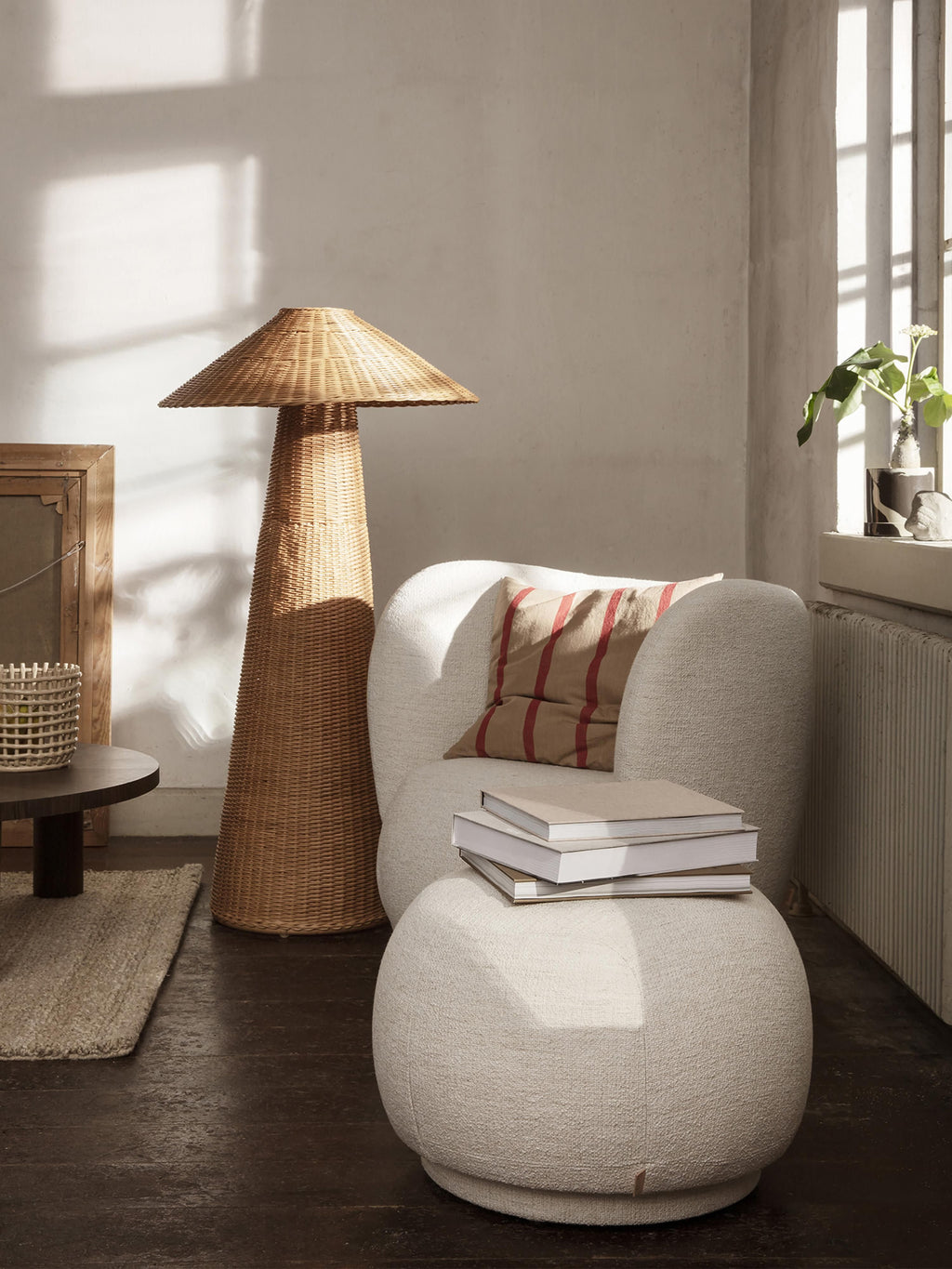 Petit lampadaire en rotin fait main Ludo - Brun
