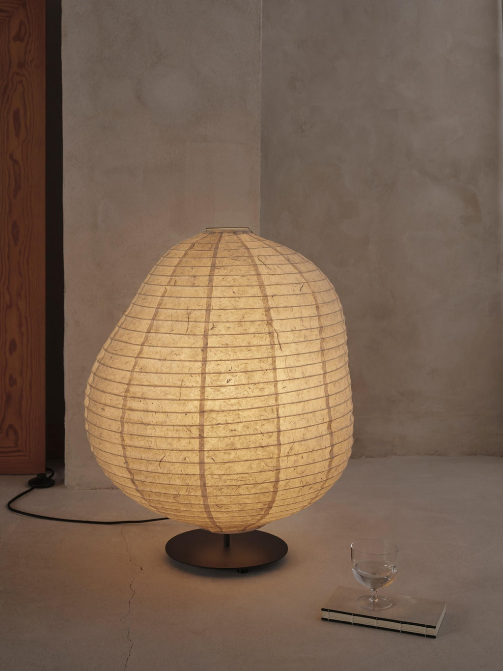 Petit lampadaire en papier Gunner - Blanc cassé, noir