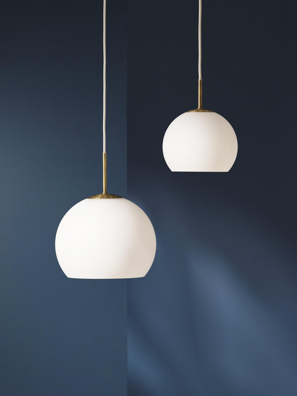 Petite suspension boule Viljar, tailles variées - Blanc, mat