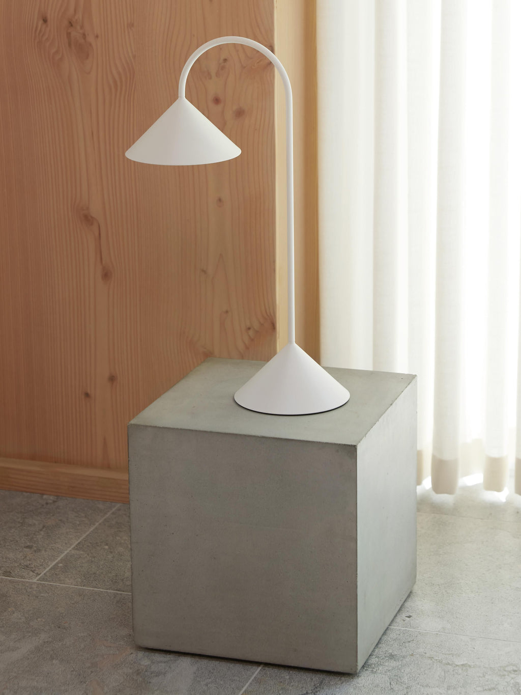 Lampe à poser d'extérieur LED mobile Pentti, intensité ajustable - Blanc, mat