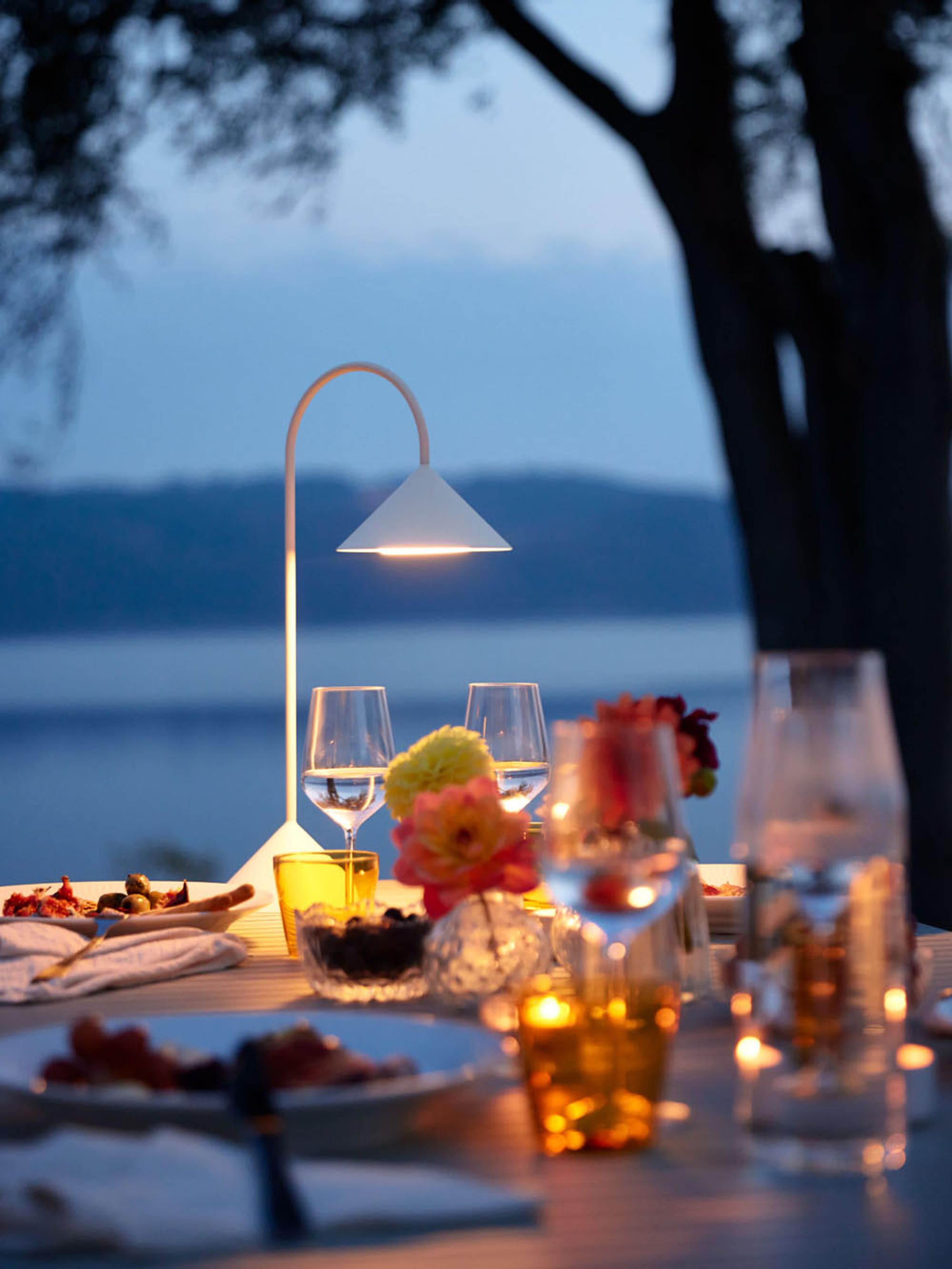 Lampe à poser d'extérieur LED mobile Pentti, intensité ajustable - Blanc, mat