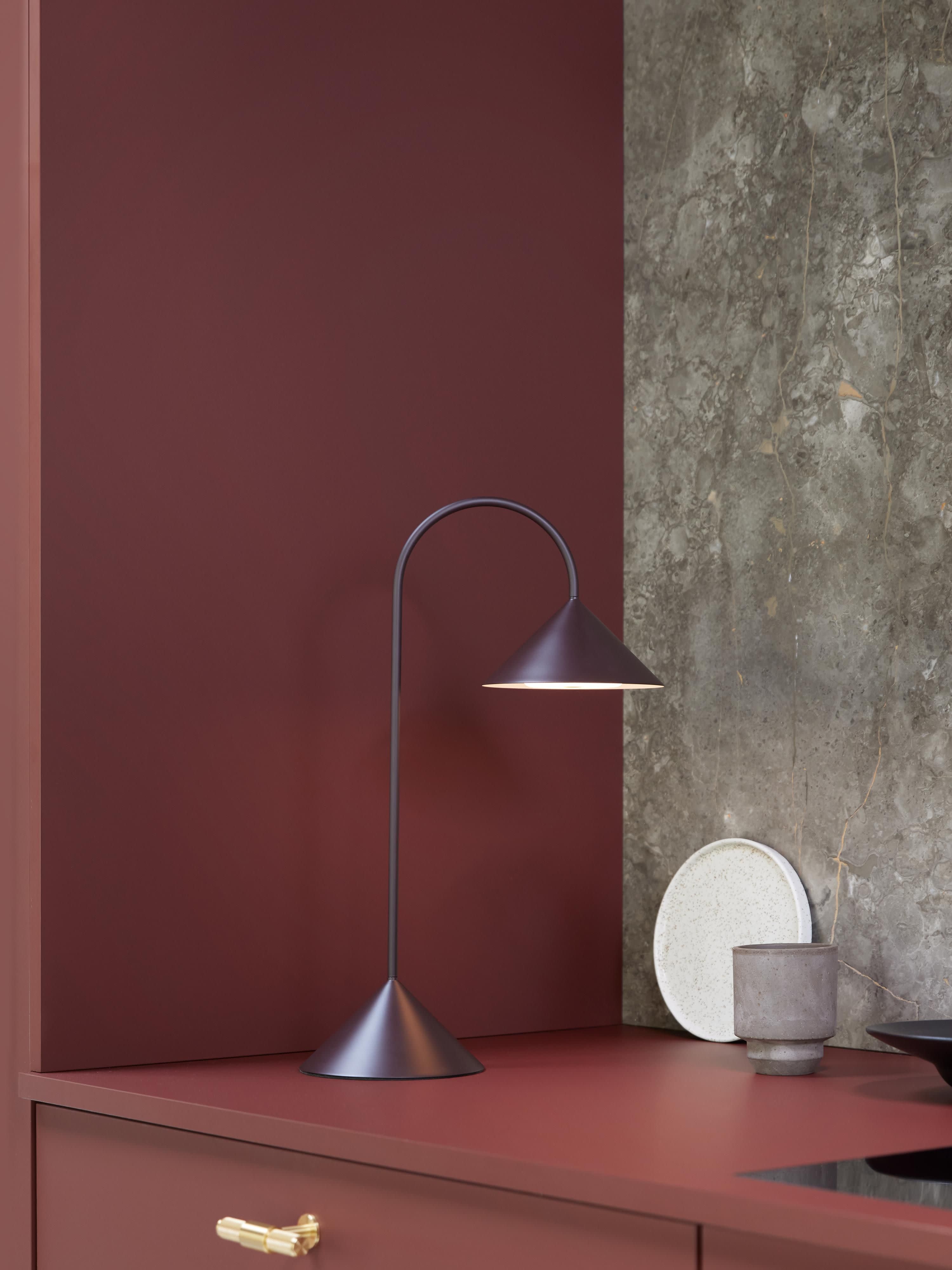 Lampe à poser d'extérieur LED mobile Pentti, intensité ajustable - Lie de vin, mat