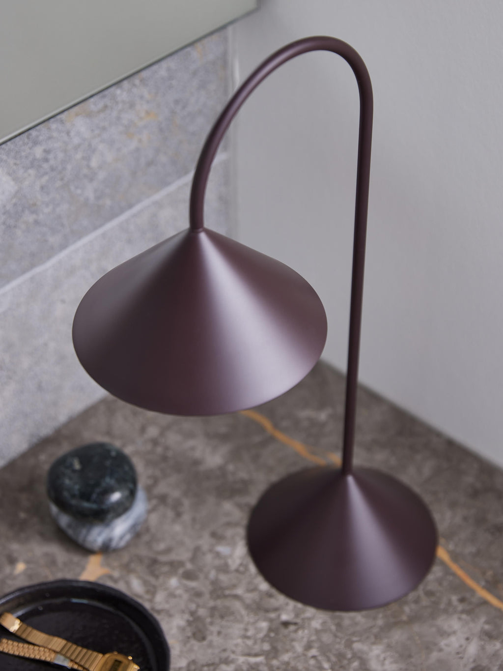 Lampe à poser d'extérieur LED mobile Pentti, intensité ajustable - Lie de vin, mat