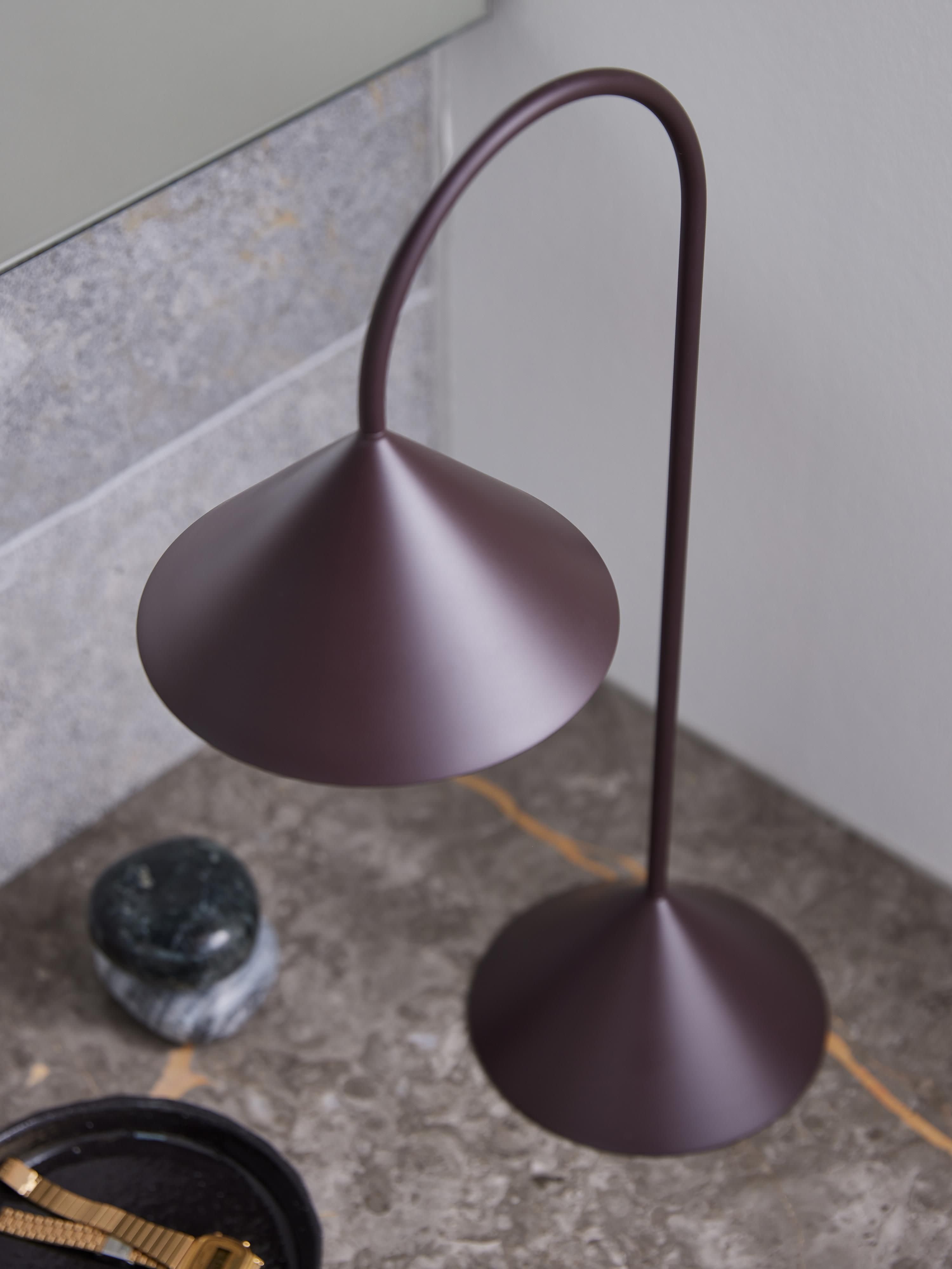 Lampe à poser d'extérieur LED mobile Pentti, intensité ajustable - Lie de vin, mat