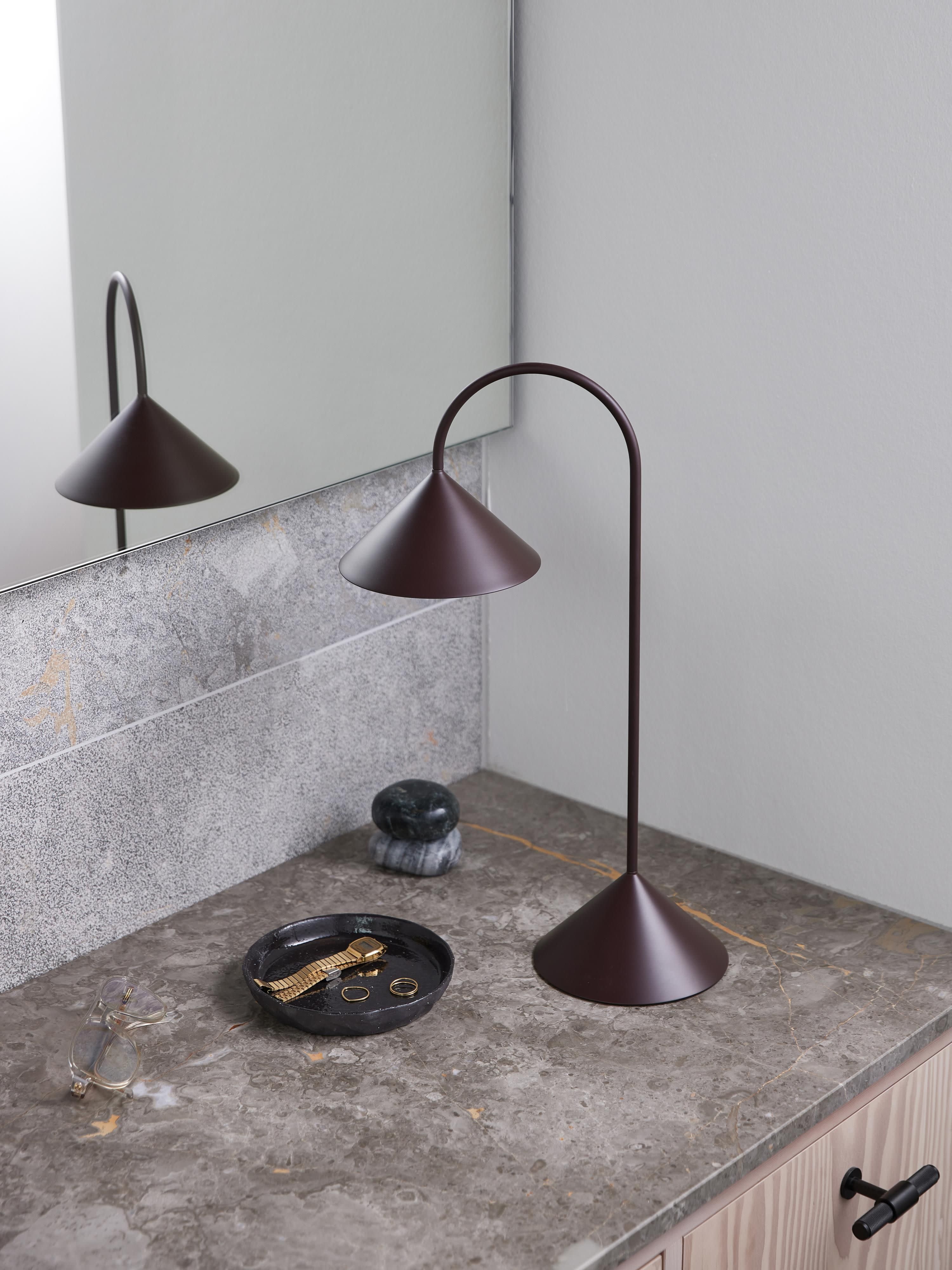 Lampe à poser d'extérieur LED mobile Pentti, intensité ajustable - Lie de vin, mat