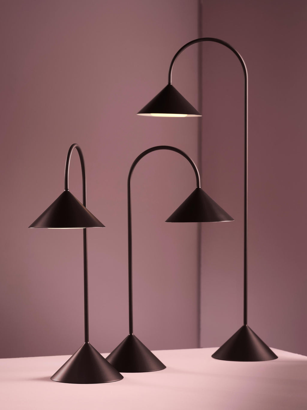 Lampe à poser d'extérieur LED mobile Pentti, intensité ajustable - Lie de vin, mat