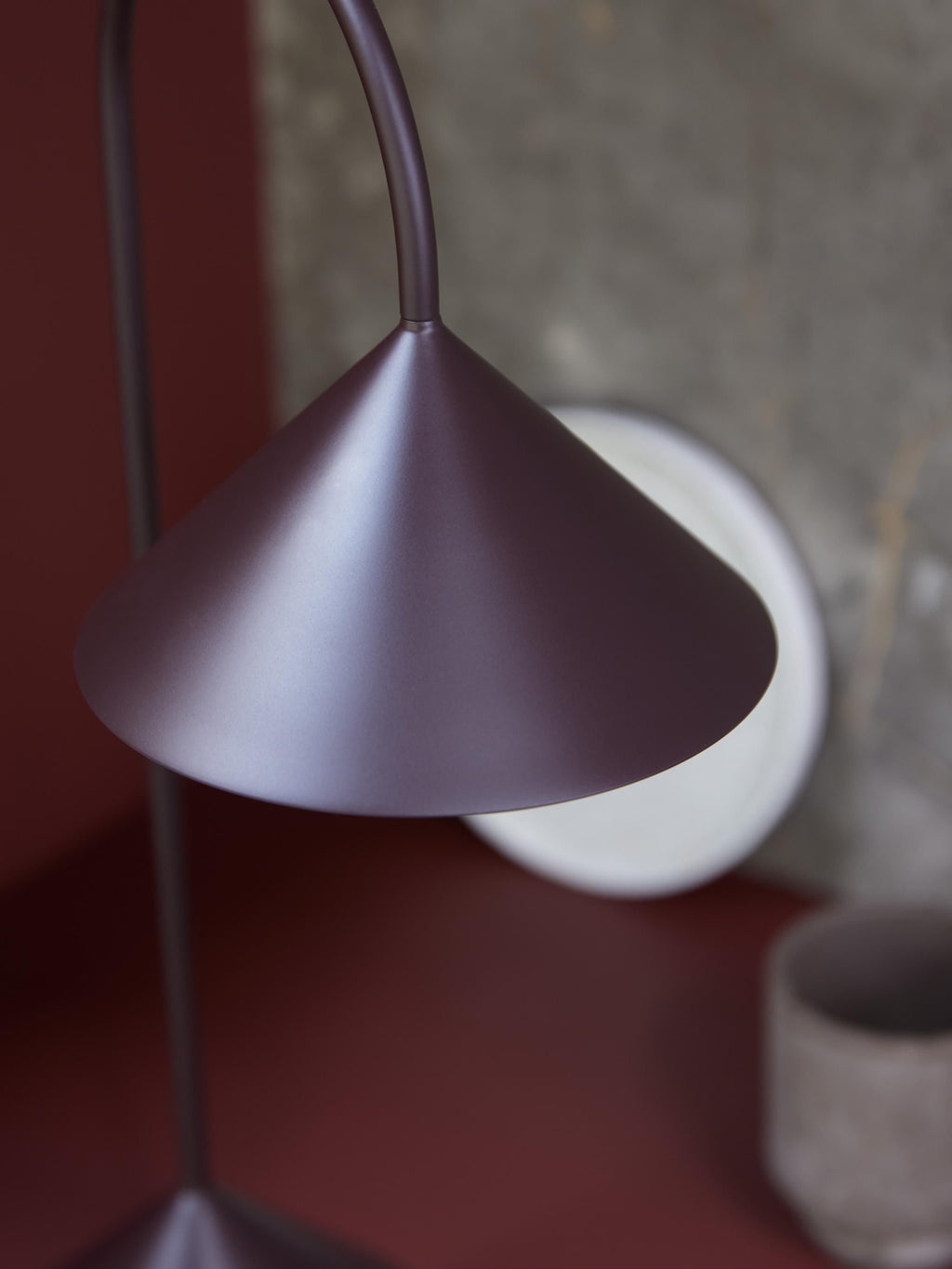 Lampe à poser d'extérieur LED mobile Pentti, intensité ajustable - Lie de vin, mat