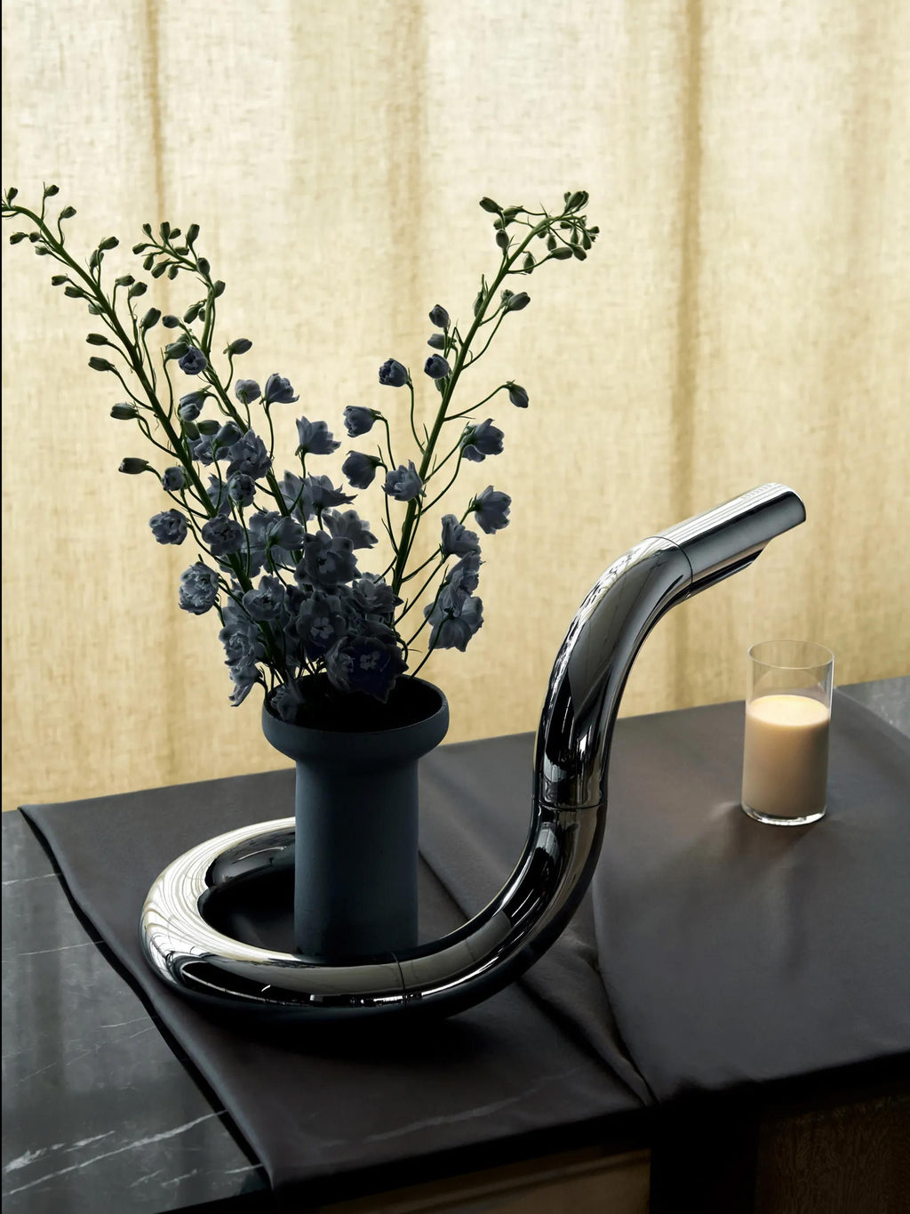 Petite lampe à poser Lucan, orientable - Gris chrome