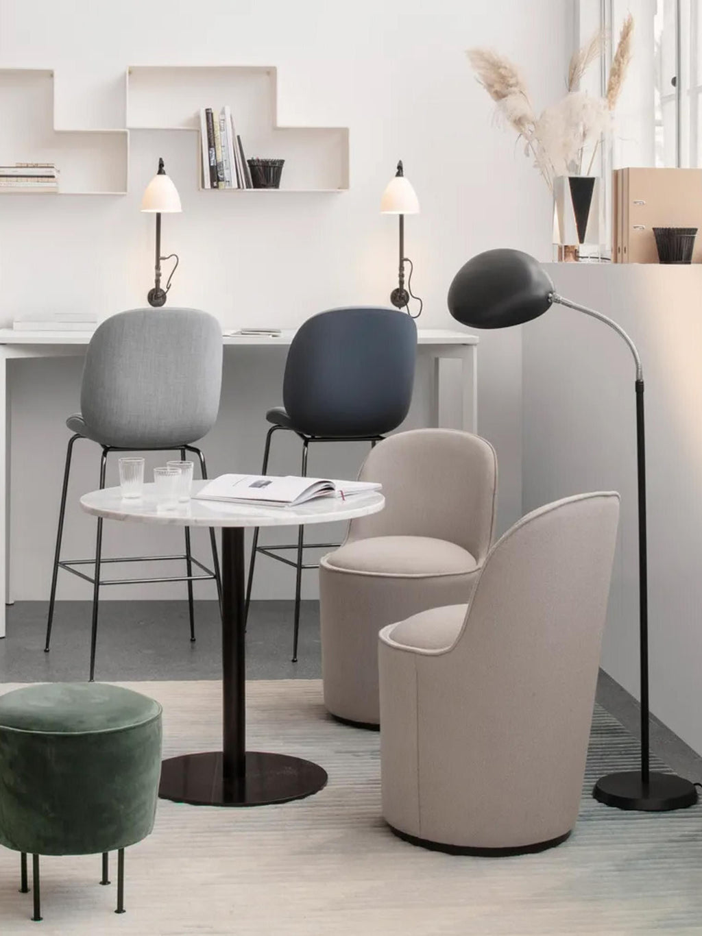 Petit lampadaire Hawk, orientable - Noir